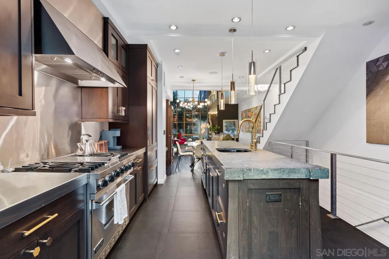 https://cdn.realtyfeed.com/cdn/127/260021312/c8e26113a398913f01dbbc90b71fbd46.webp