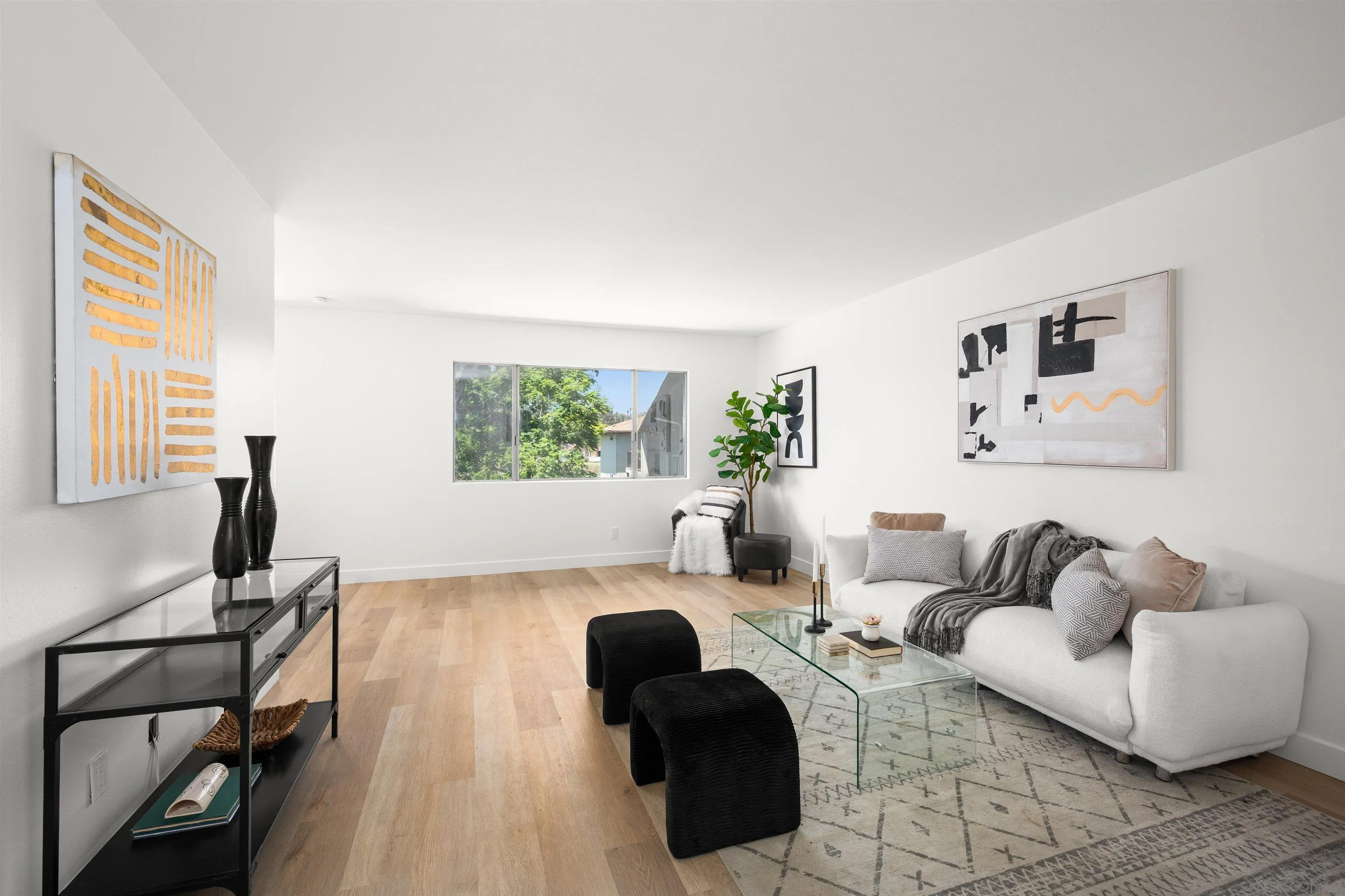 https://cdn.realtyfeed.com/cdn/127/260021313/531be7fae447a958973ae234d39b8b7f.webp