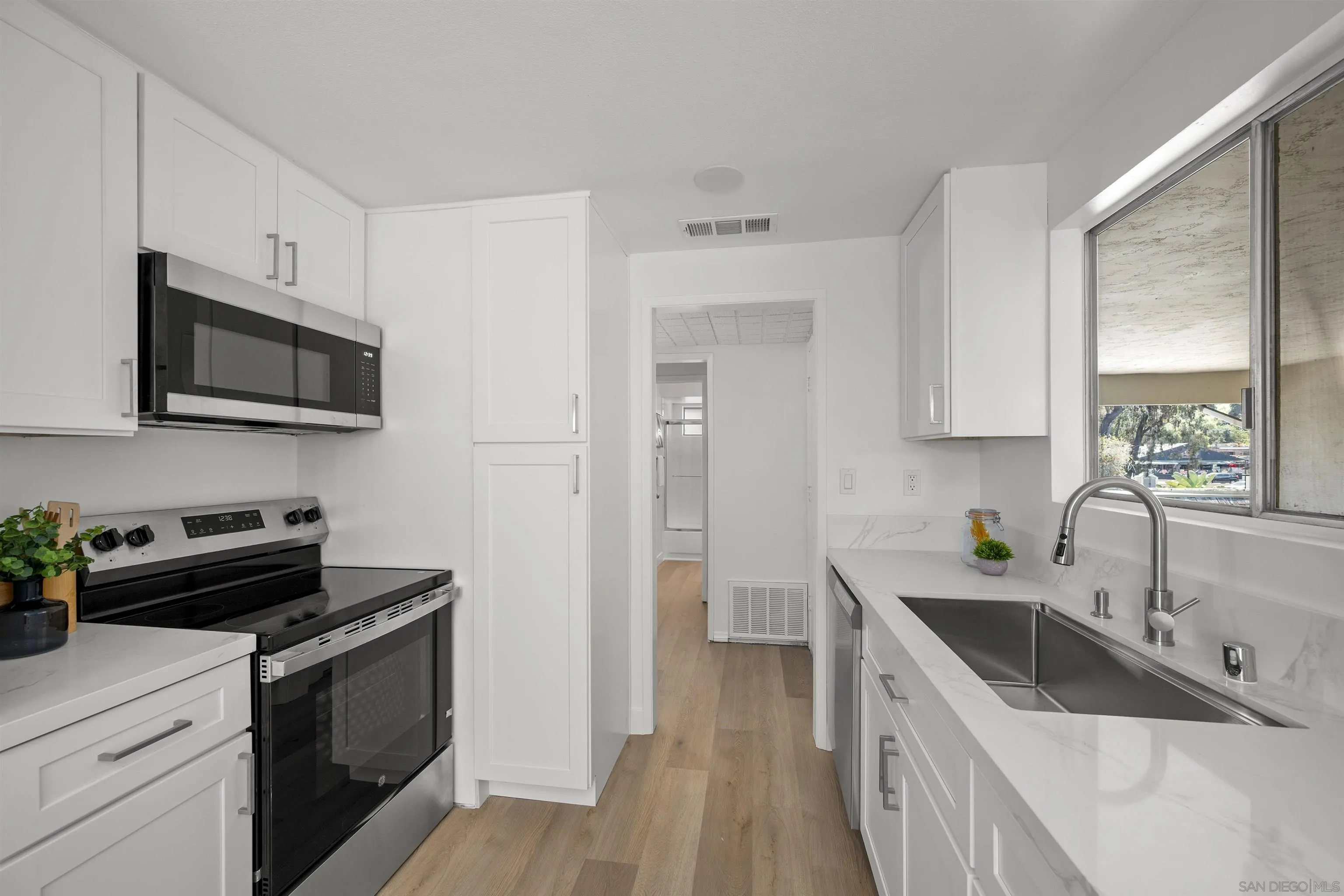 https://cdn.realtyfeed.com/cdn/127/260021313/9ba1c703b0b07e098bee2b3b3f669996.webp