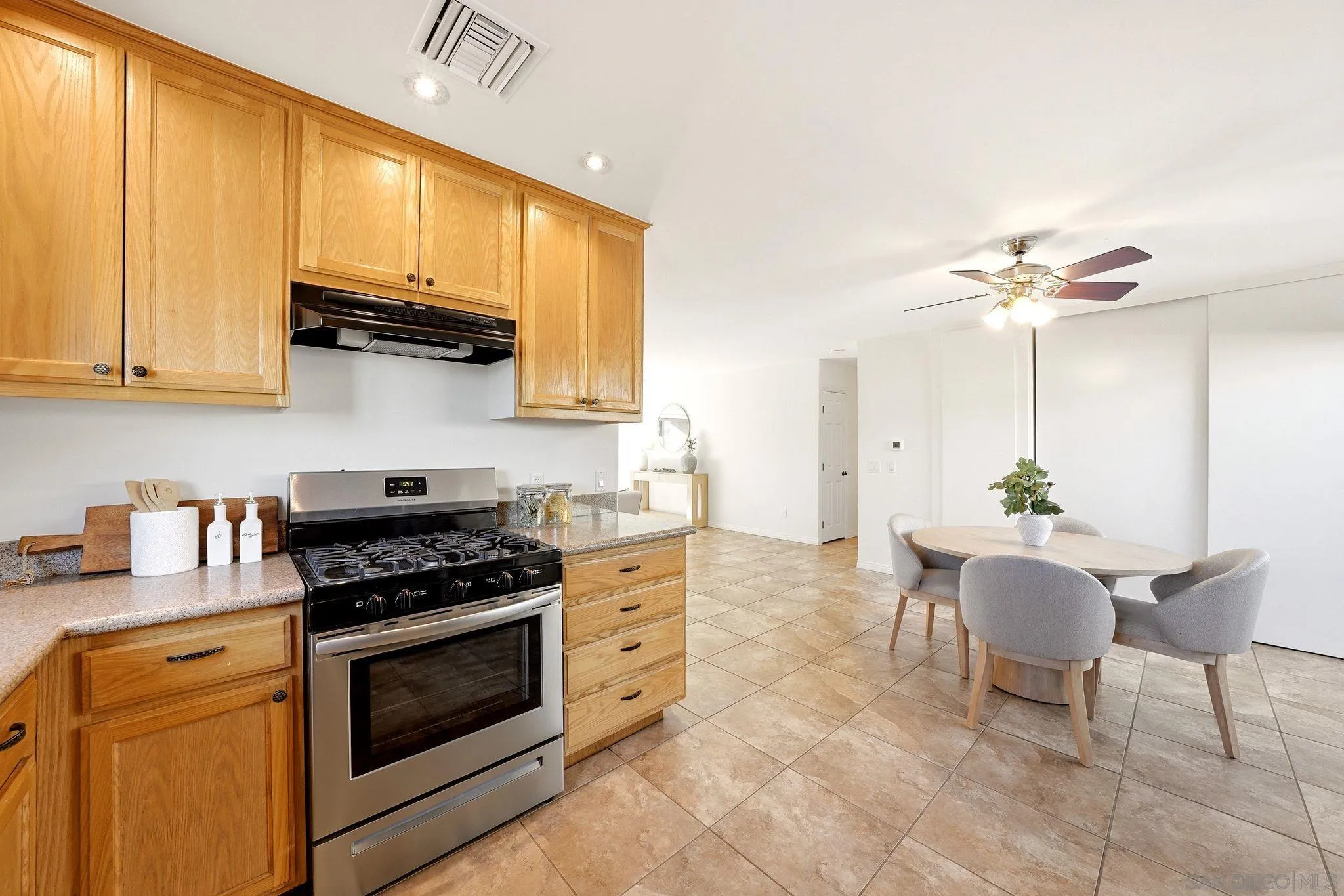 https://cdn.realtyfeed.com/cdn/127/260021315/48050fd0e4cfe983a89277580ef2aa77.webp
