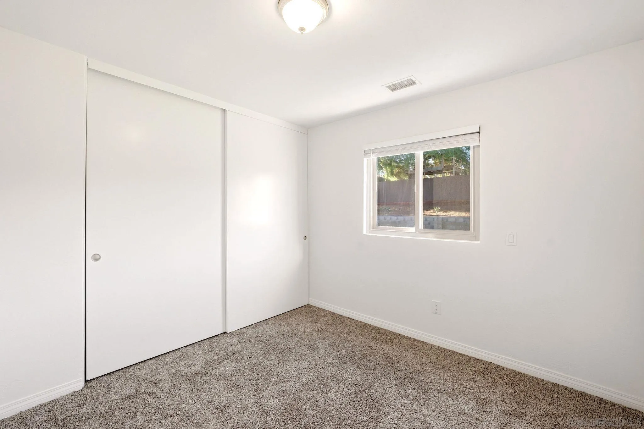 https://cdn.realtyfeed.com/cdn/127/260021315/4a8454b099bb104c64315f61bd92e82f.webp