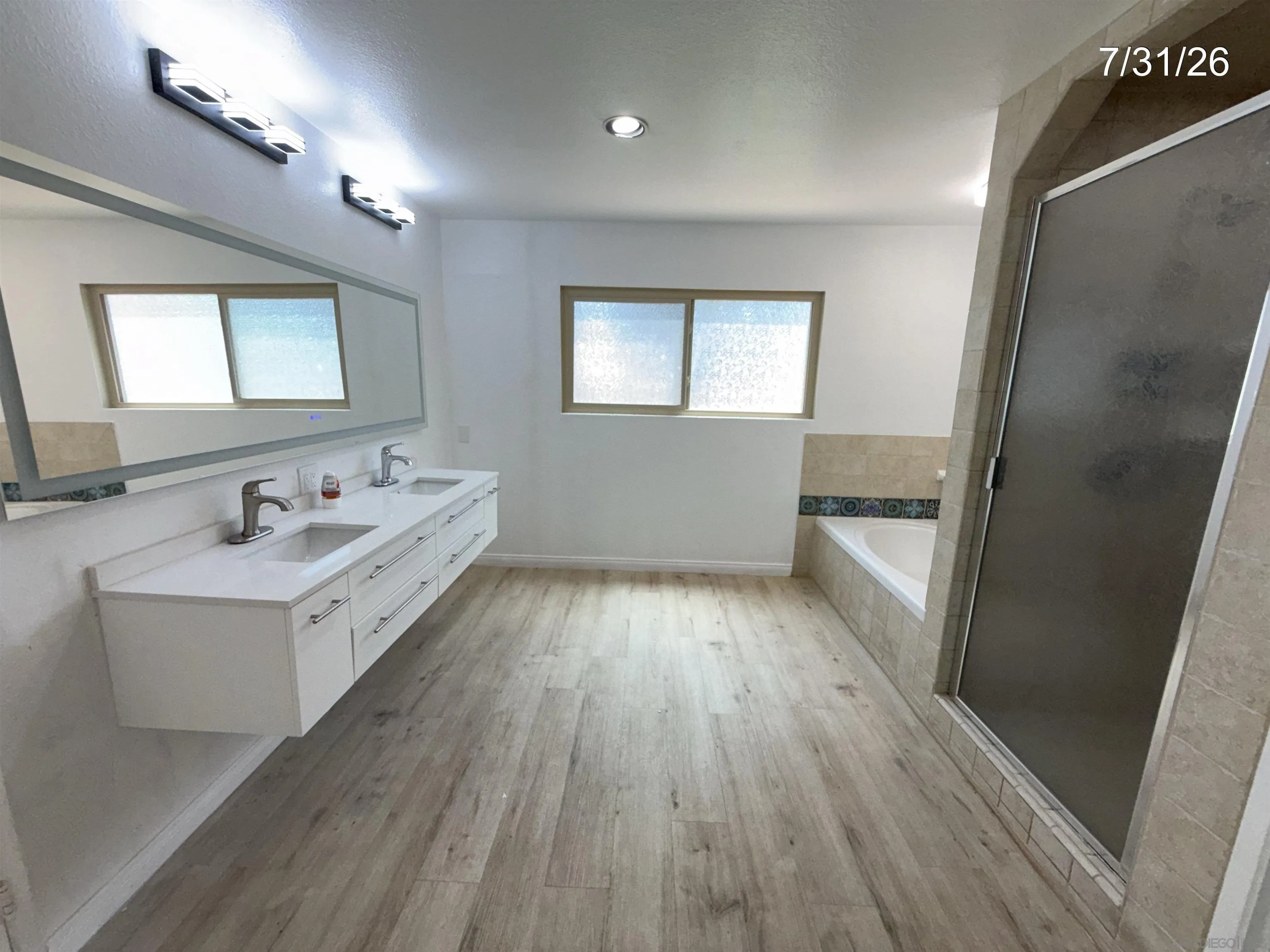 https://cdn.realtyfeed.com/cdn/127/260021318/8991e5b548c58690836e2fcb6bfa56e4.webp