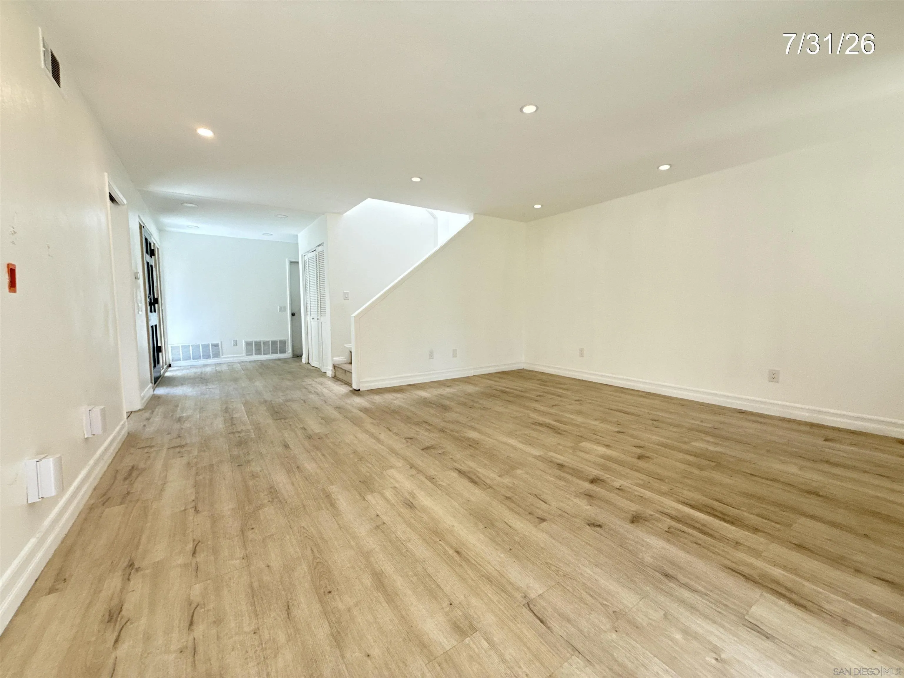https://cdn.realtyfeed.com/cdn/127/260021318/e338c2e925ea344431bd128cf1e072bc.webp