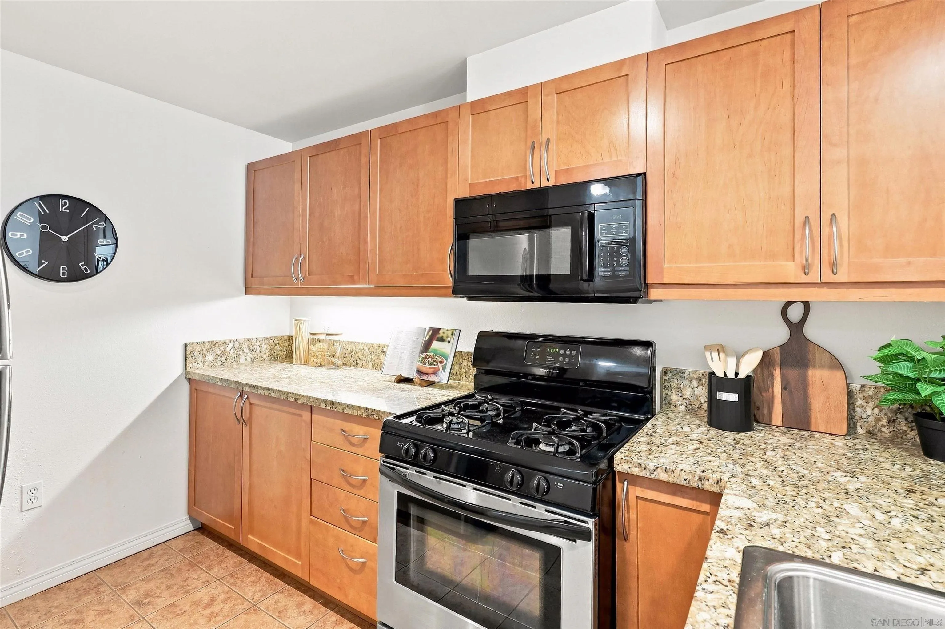 https://cdn.realtyfeed.com/cdn/127/260021321/33cfcb8d6fe5319c6daf52c880c3dbdb.webp