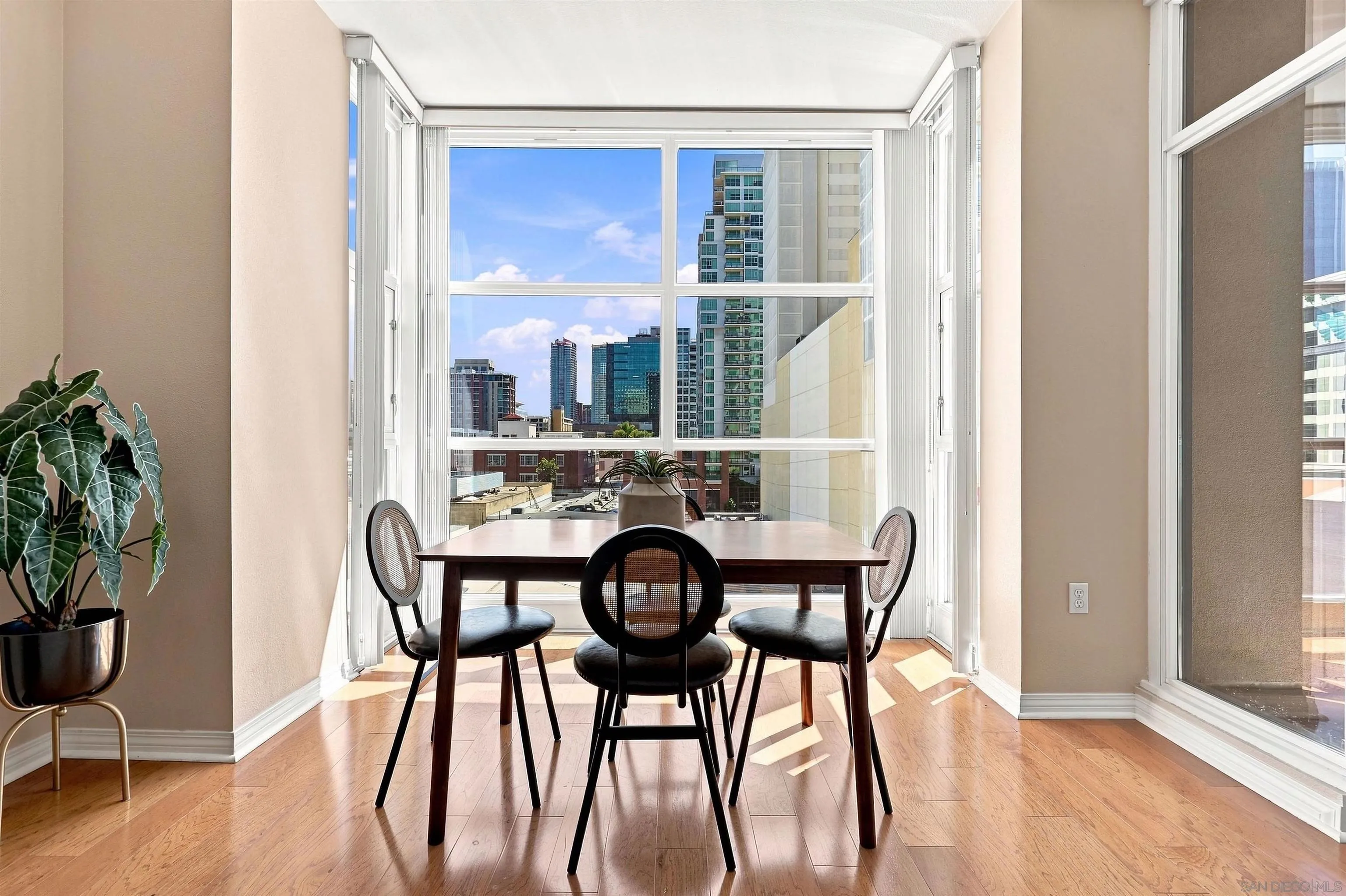 https://cdn.realtyfeed.com/cdn/127/260021321/418c0087394216f16bfffcdb78e8bf1b.webp