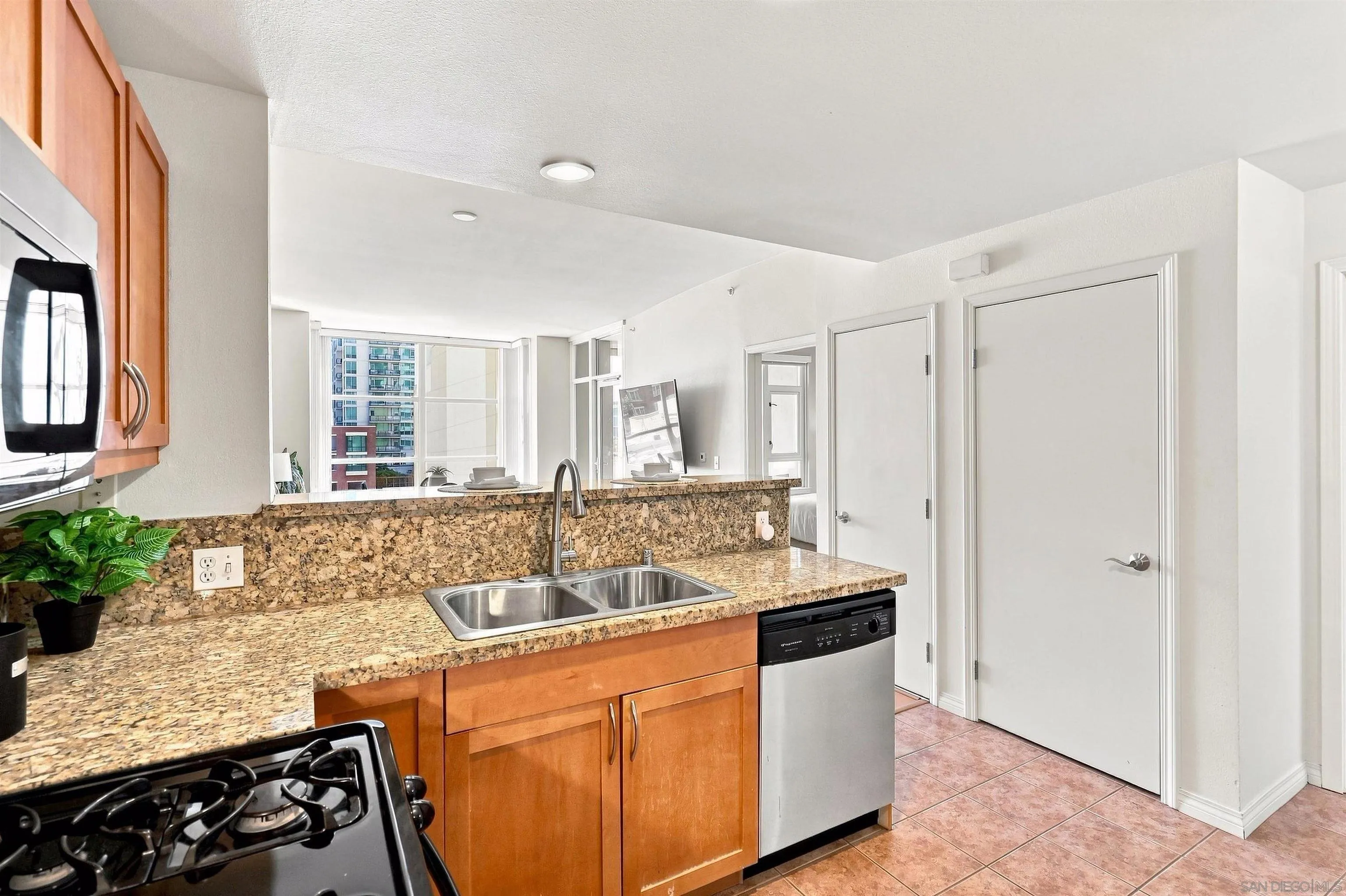 https://cdn.realtyfeed.com/cdn/127/260021321/80e24305cc3c1bdfd3aa2011fa957f36.webp