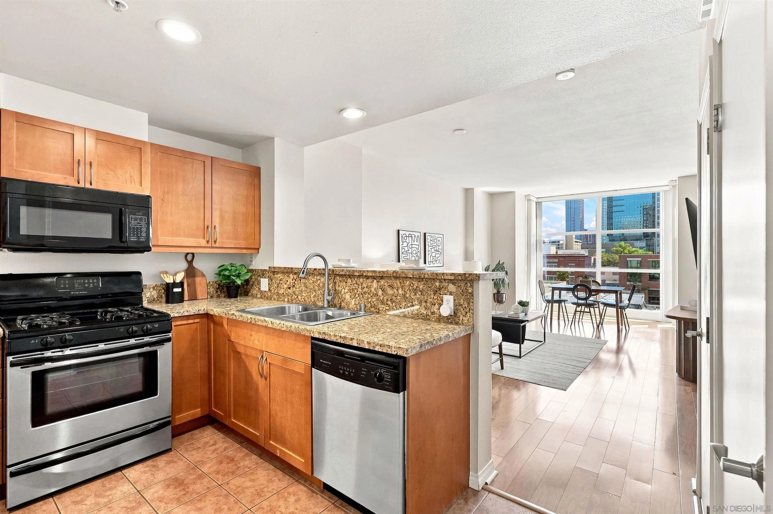 https://cdn.realtyfeed.com/cdn/127/260021321/abe188f3bab66fd8f7279f5a0657854b.webp