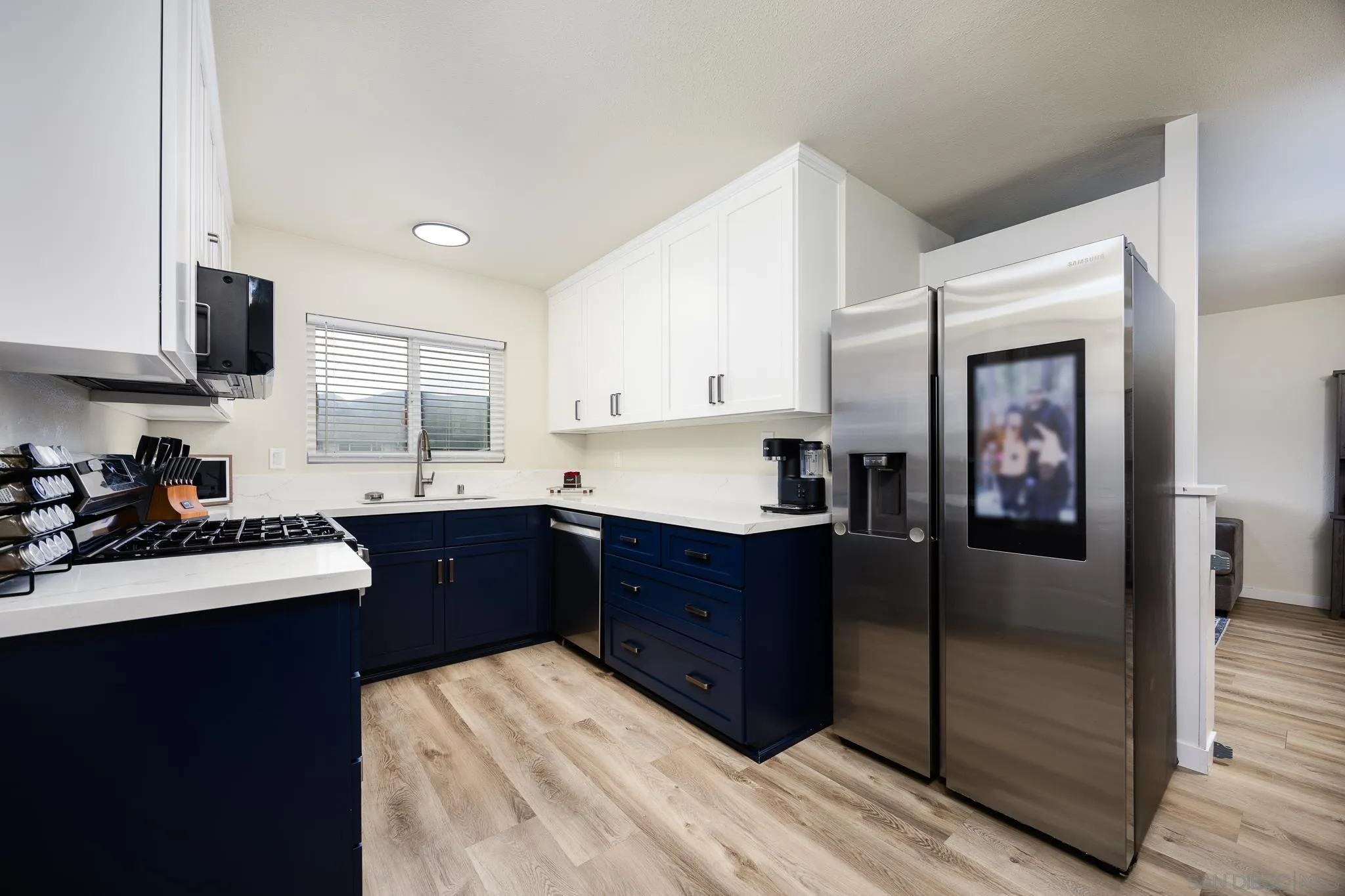 https://cdn.realtyfeed.com/cdn/127/260021322/183437e5f844c37bbdf884c819f8ff79.webp