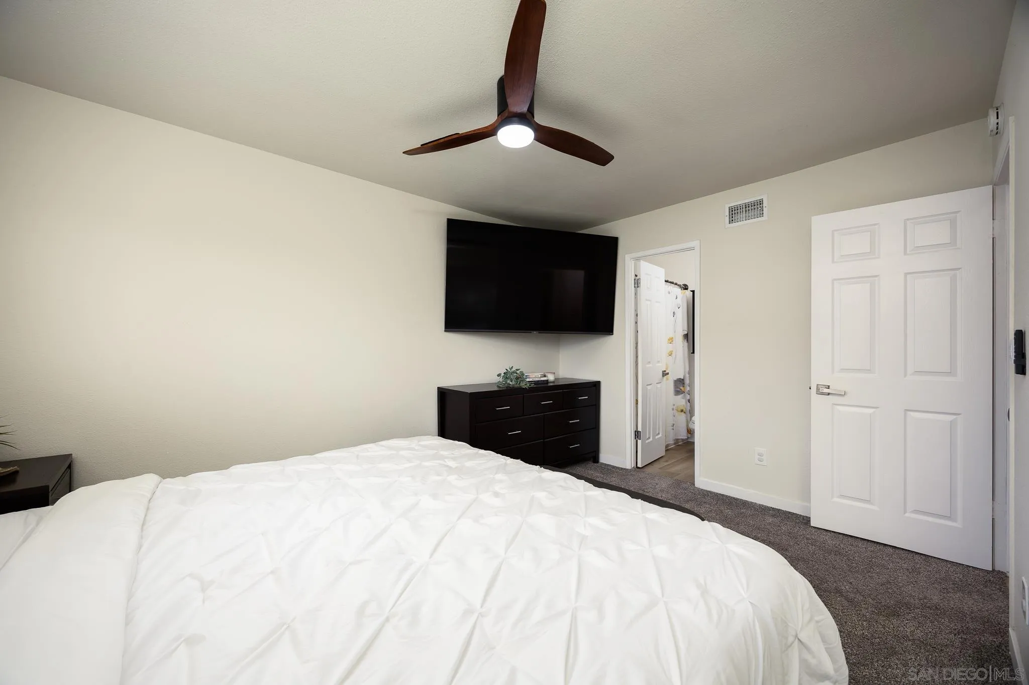 https://cdn.realtyfeed.com/cdn/127/260021322/24148395f44c0f6ba35d909e6f7a1db6.webp