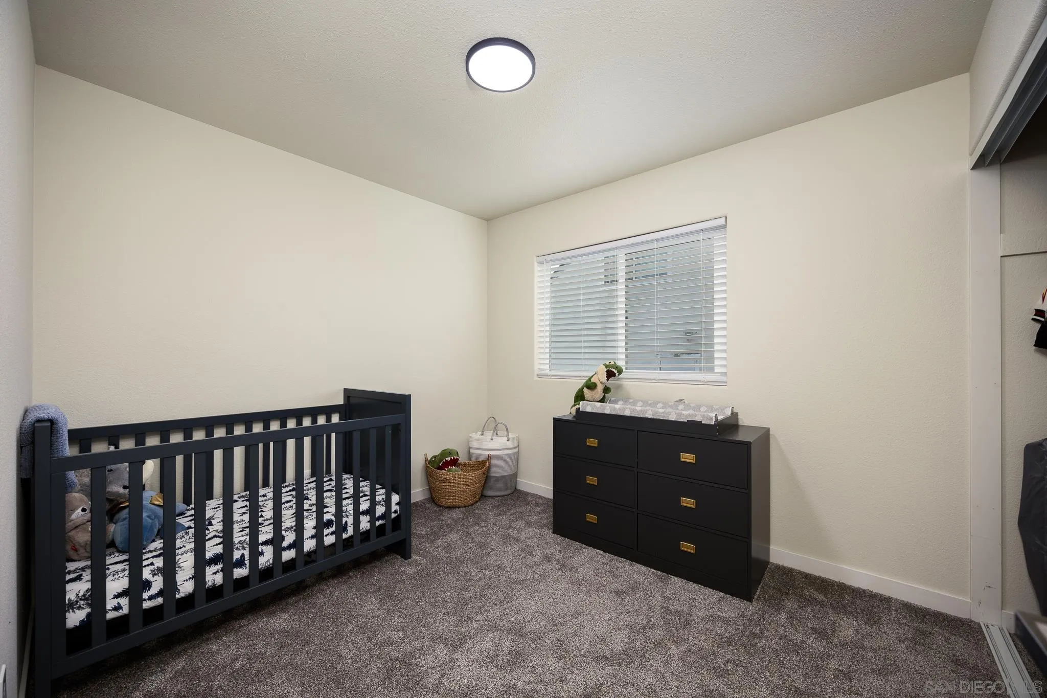 https://cdn.realtyfeed.com/cdn/127/260021322/8cf4ff16b89c555fc83802bda93750d2.webp