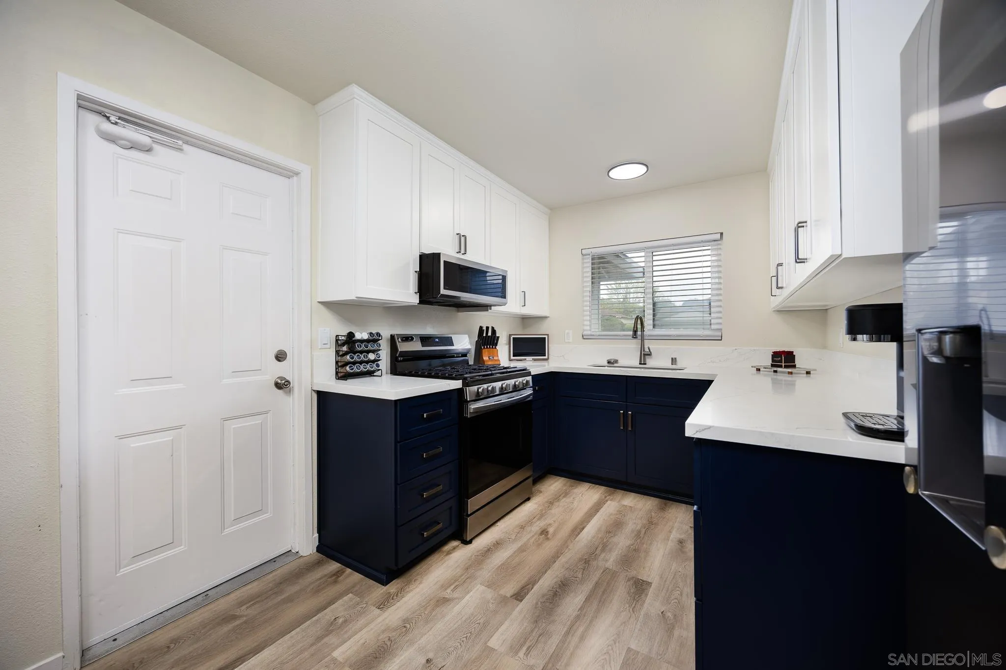 https://cdn.realtyfeed.com/cdn/127/260021322/ee562cf98edc08cf8e593b690996550b.webp