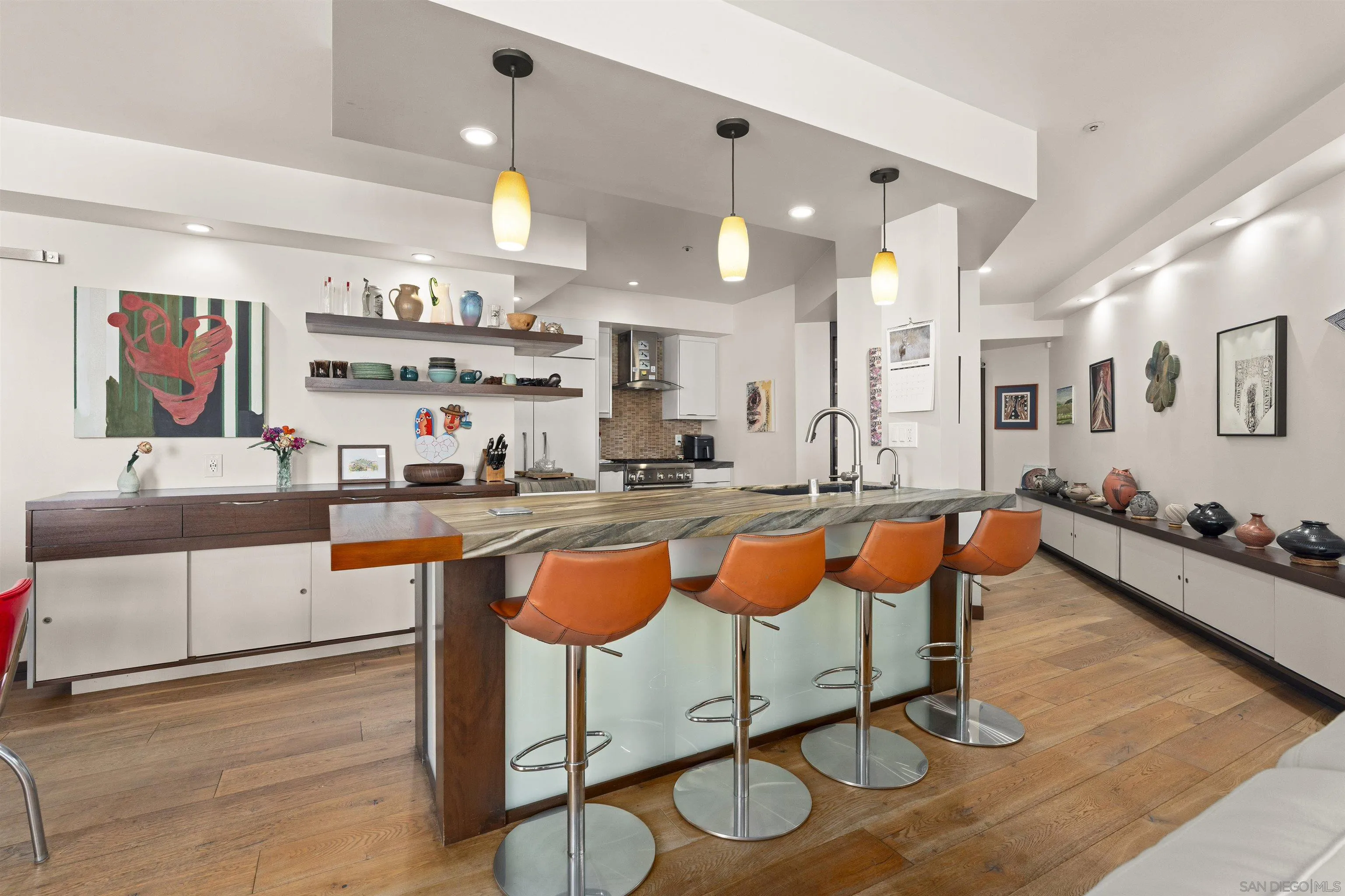 https://cdn.realtyfeed.com/cdn/127/260021323/fc2b4932c926e1a57290fd76f09f7d0d.webp