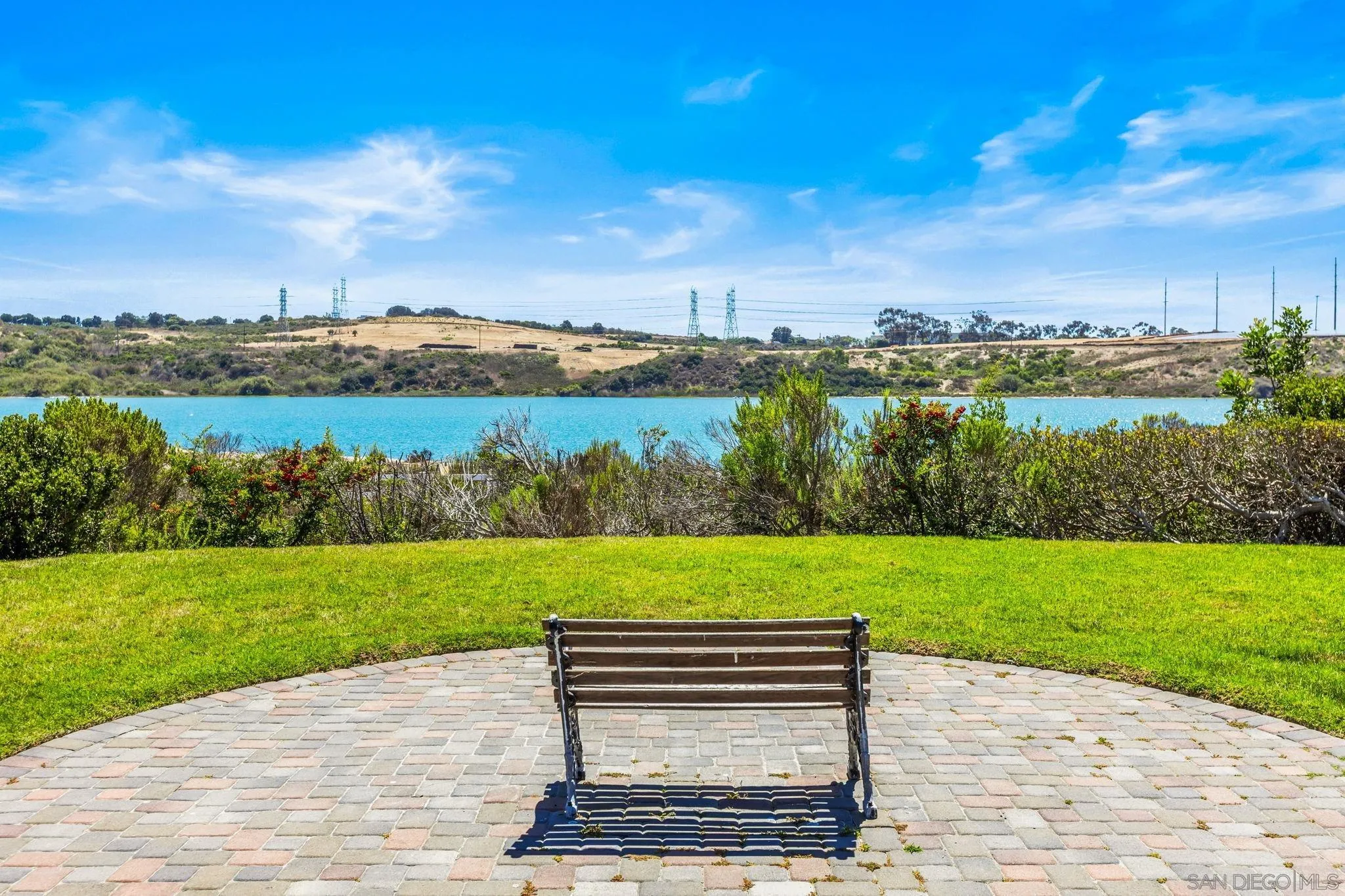 https://cdn.realtyfeed.com/cdn/127/260021324/09f6d5ff522482cde6b3edca94b8808d.webp