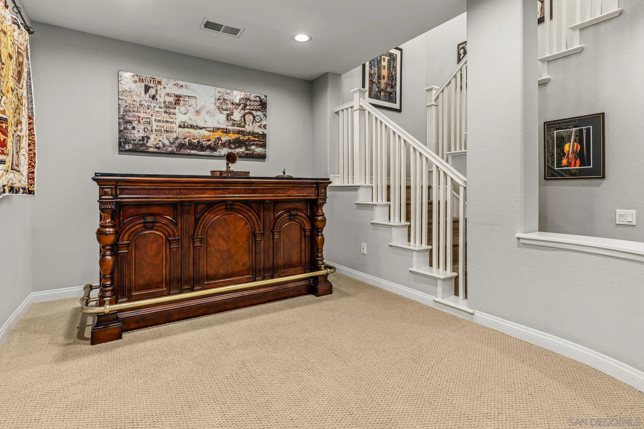 https://cdn.realtyfeed.com/cdn/127/260021324/264cb6cb3acaab101d42bc5356328e8a.webp