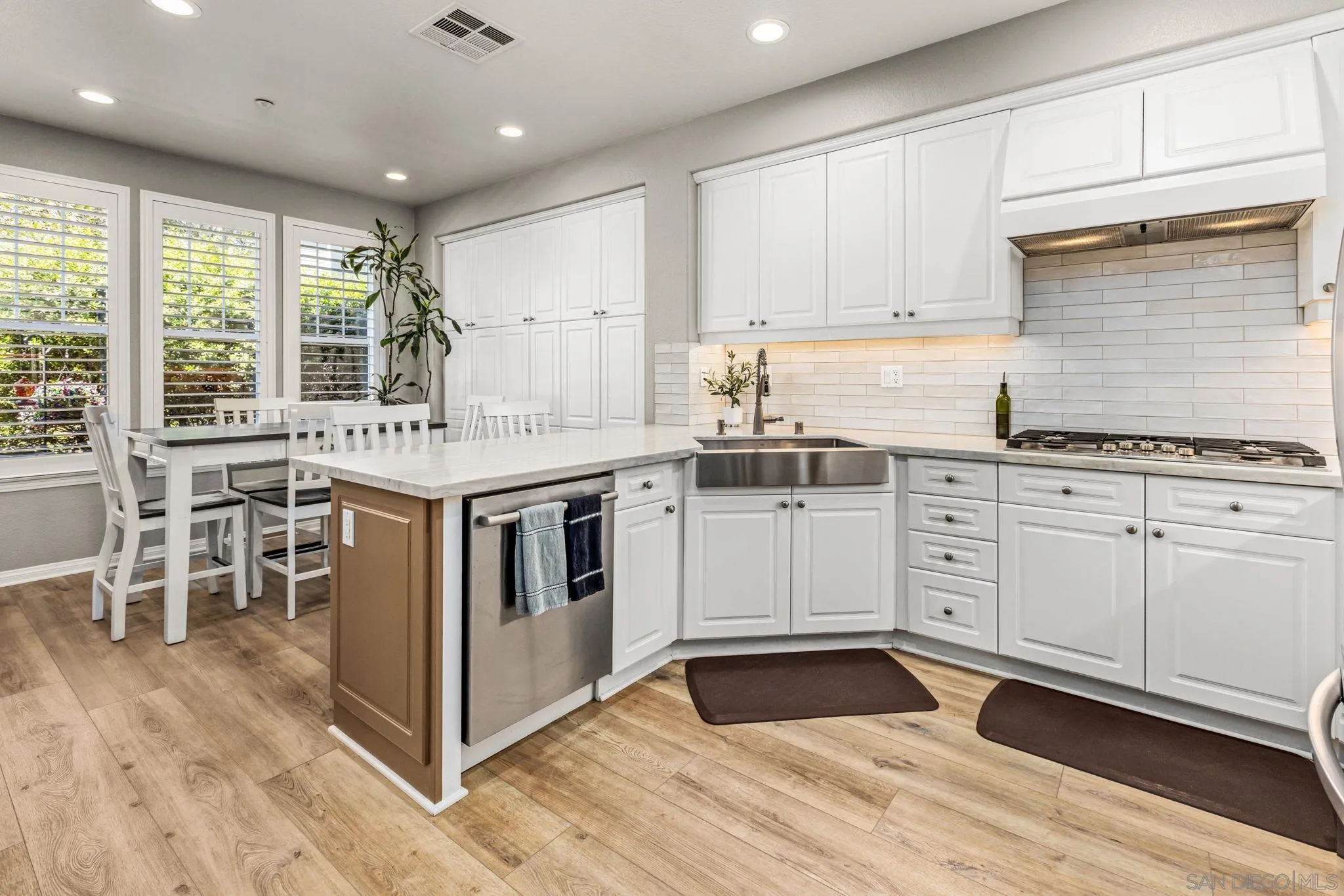 https://cdn.realtyfeed.com/cdn/127/260021324/2b149019baa5209a74e543b454cde92c.webp