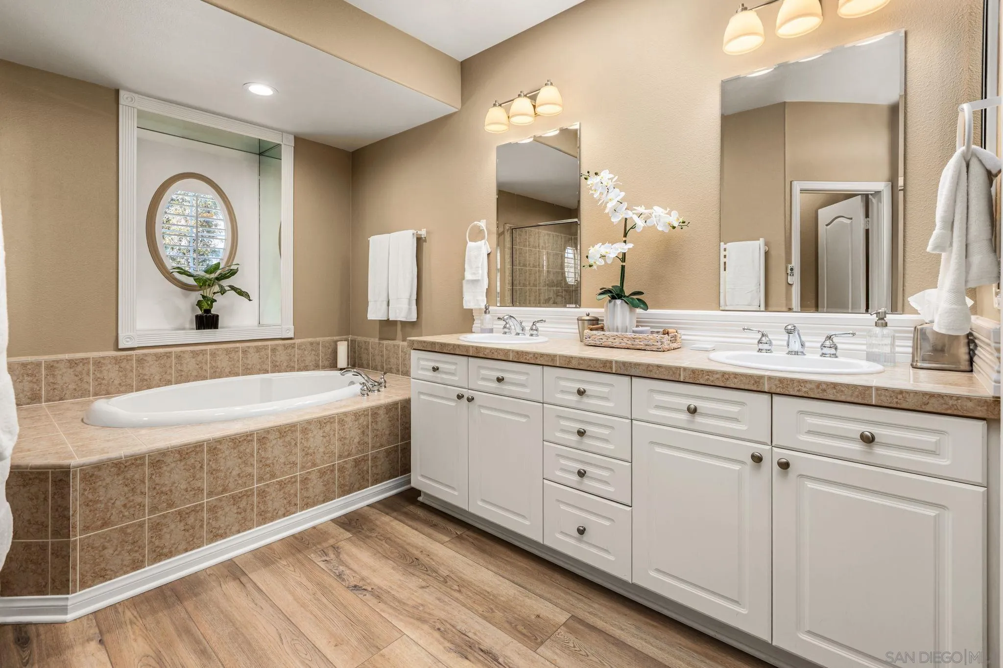 https://cdn.realtyfeed.com/cdn/127/260021324/3eedba2919740651e90fda747252871f.webp