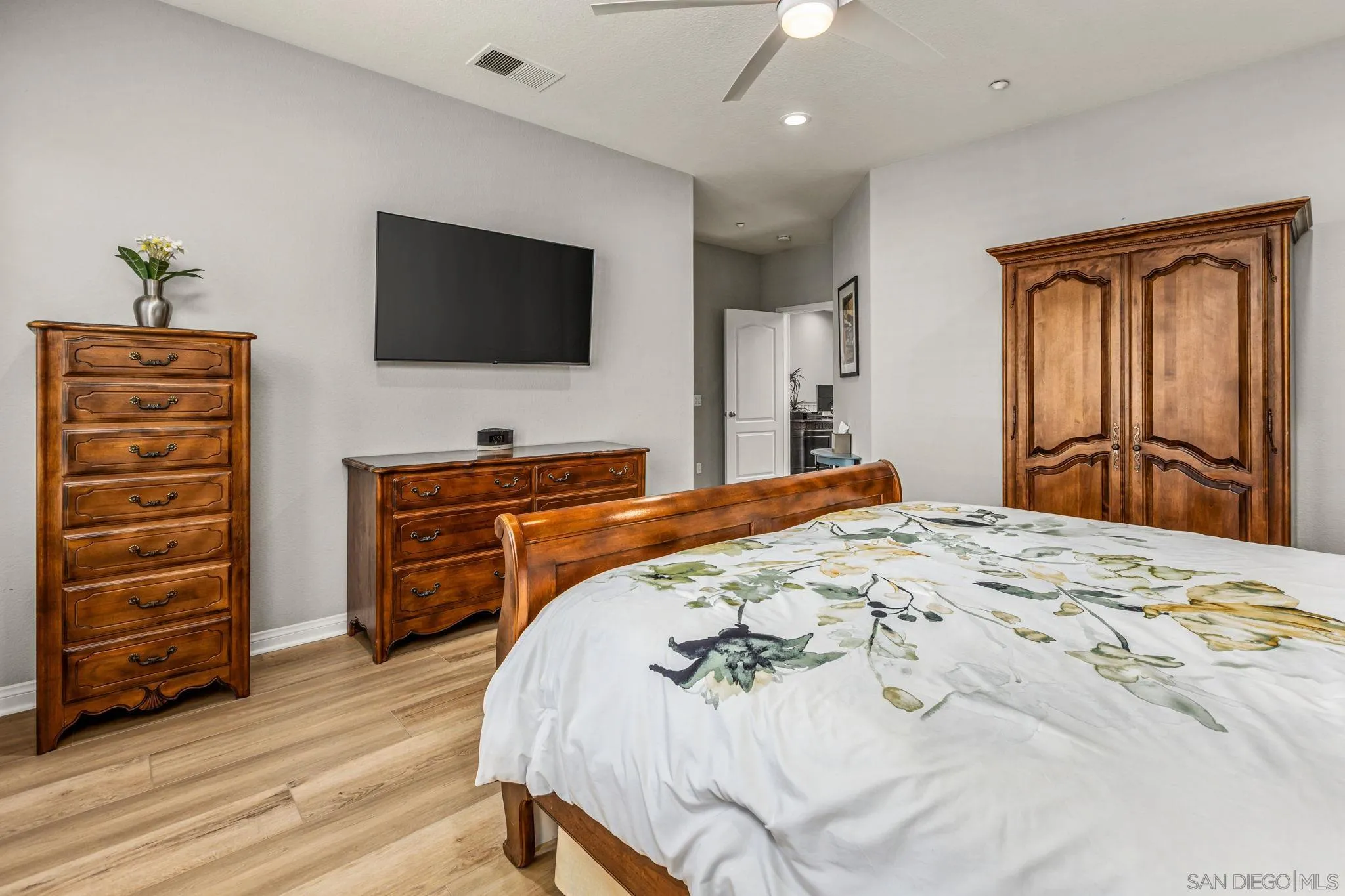 https://cdn.realtyfeed.com/cdn/127/260021324/53e40219481211feec9cd16d5ec4916d.webp