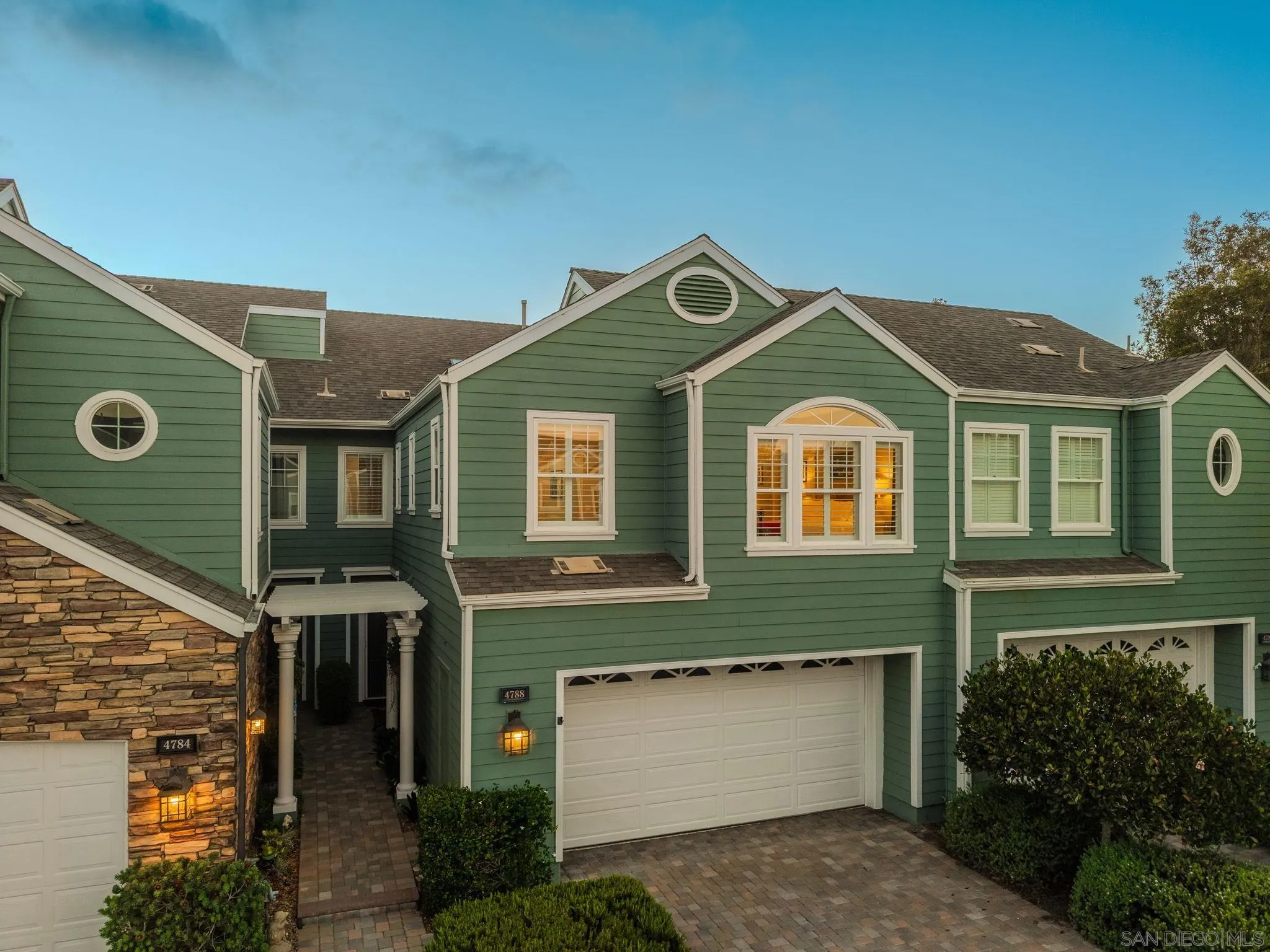 https://cdn.realtyfeed.com/cdn/127/260021324/7454dbec890e7058c197adb52aaaab92.webp