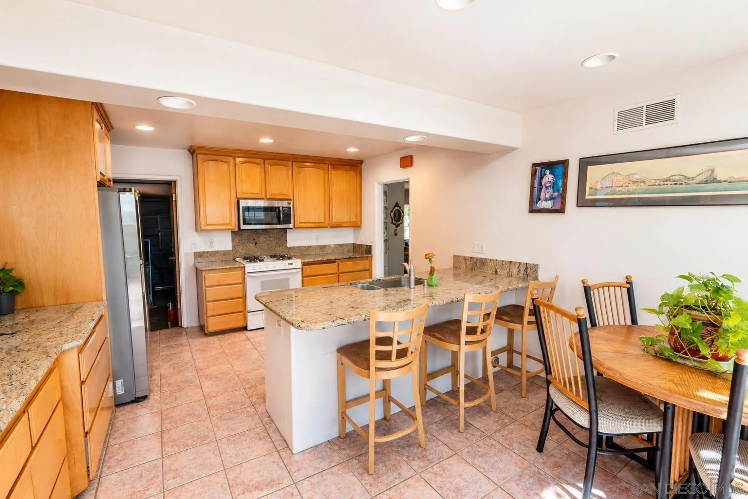 https://cdn.realtyfeed.com/cdn/127/260021333/55068a06dce2915cf466a5e42a8b876f.webp