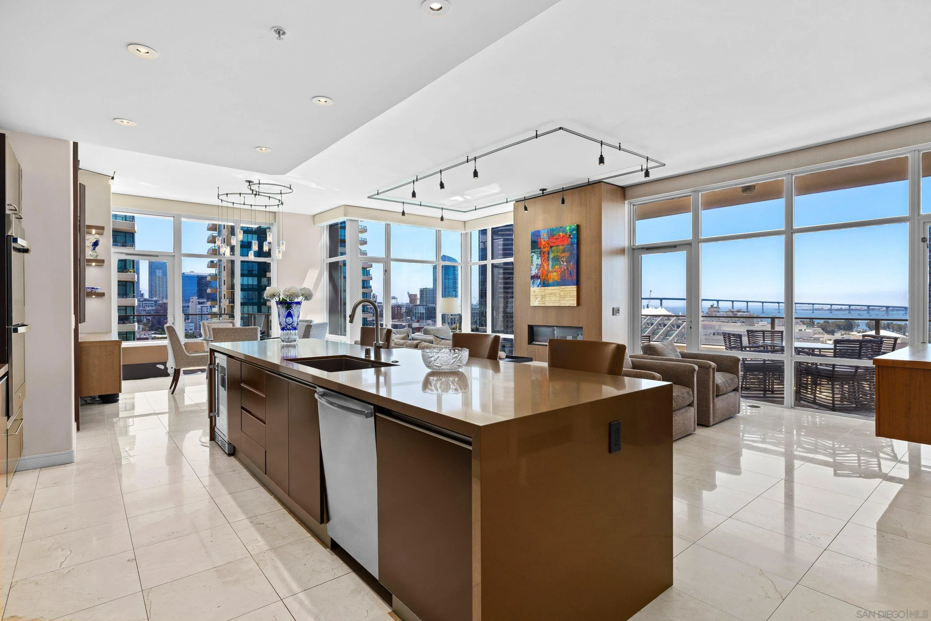 https://cdn.realtyfeed.com/cdn/127/260021335/52b1647e8fad6d2fa0ca8ec85f6f287e.webp