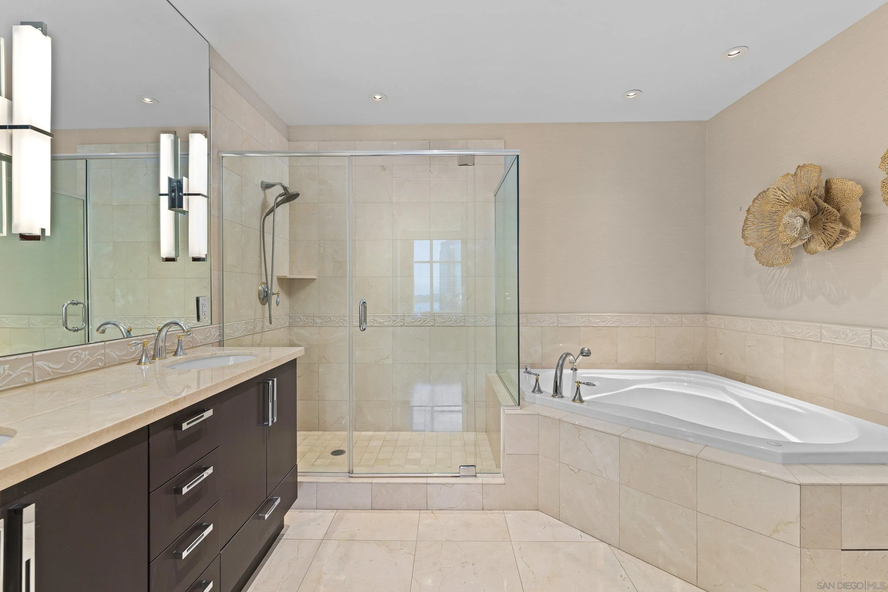 https://cdn.realtyfeed.com/cdn/127/260021335/6a63f0df06b842318c758d047ad4dd8f.webp