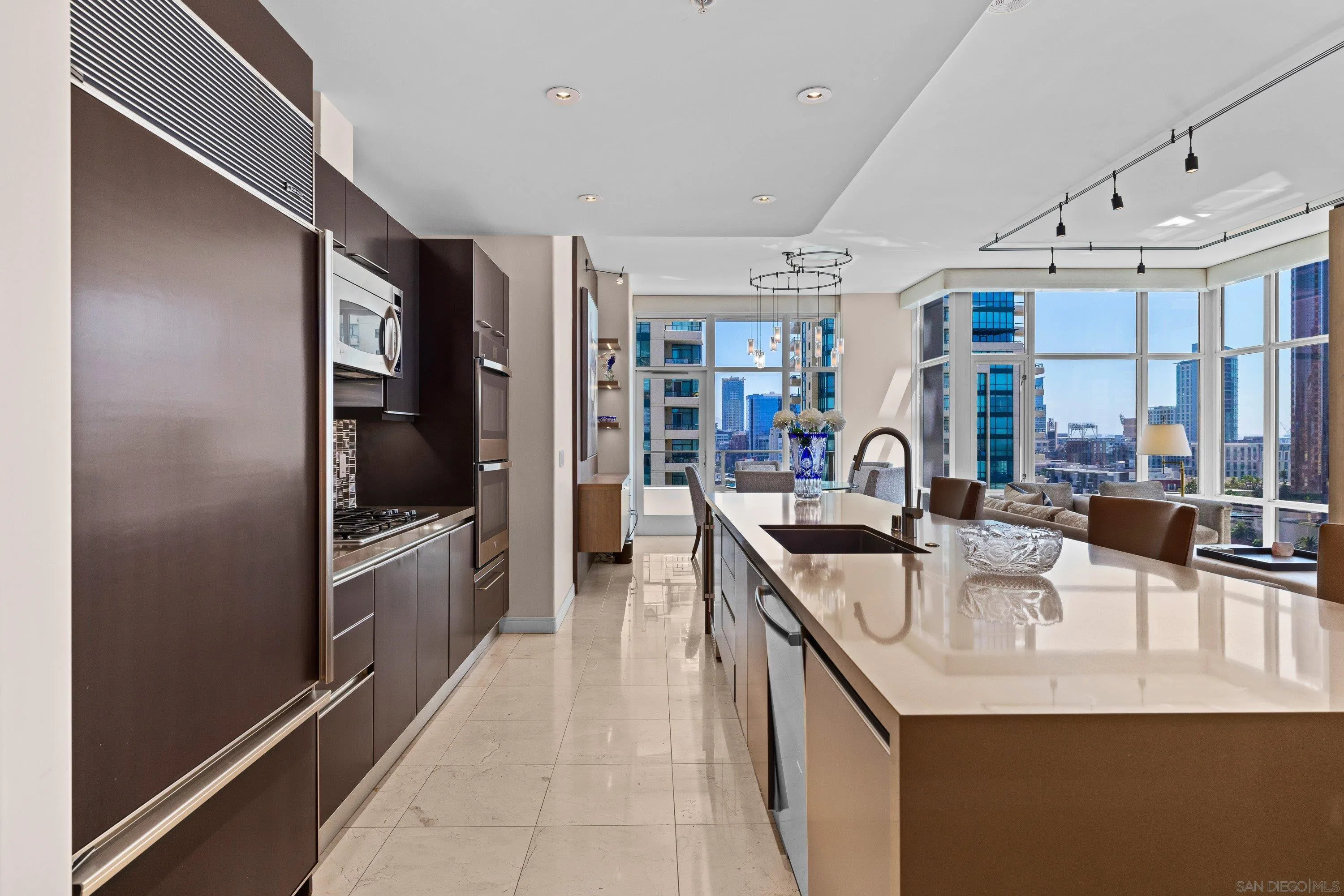 https://cdn.realtyfeed.com/cdn/127/260021335/9d47c3caf9cfab8857d82cb48e8c539c.webp