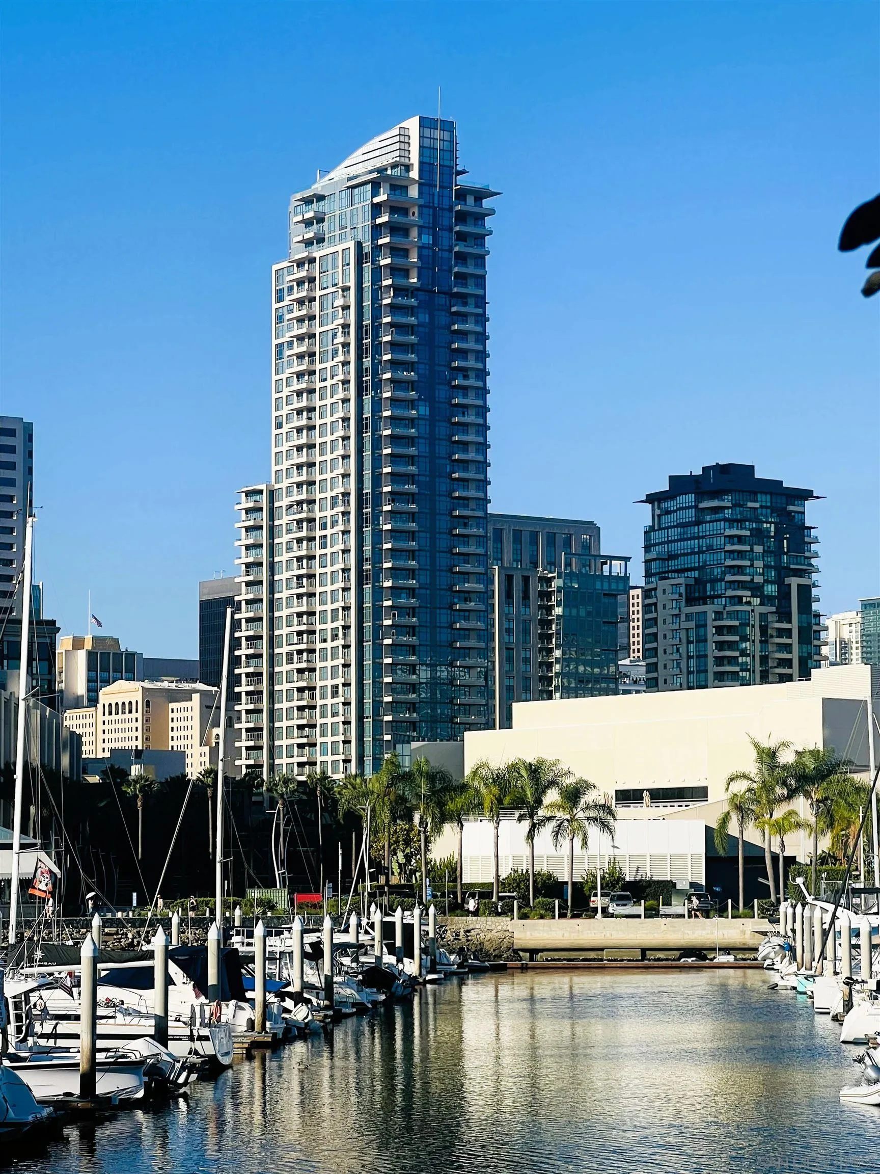 https://cdn.realtyfeed.com/cdn/127/260021335/fdcbf38b2489a006025286cc9ec8f922.webp