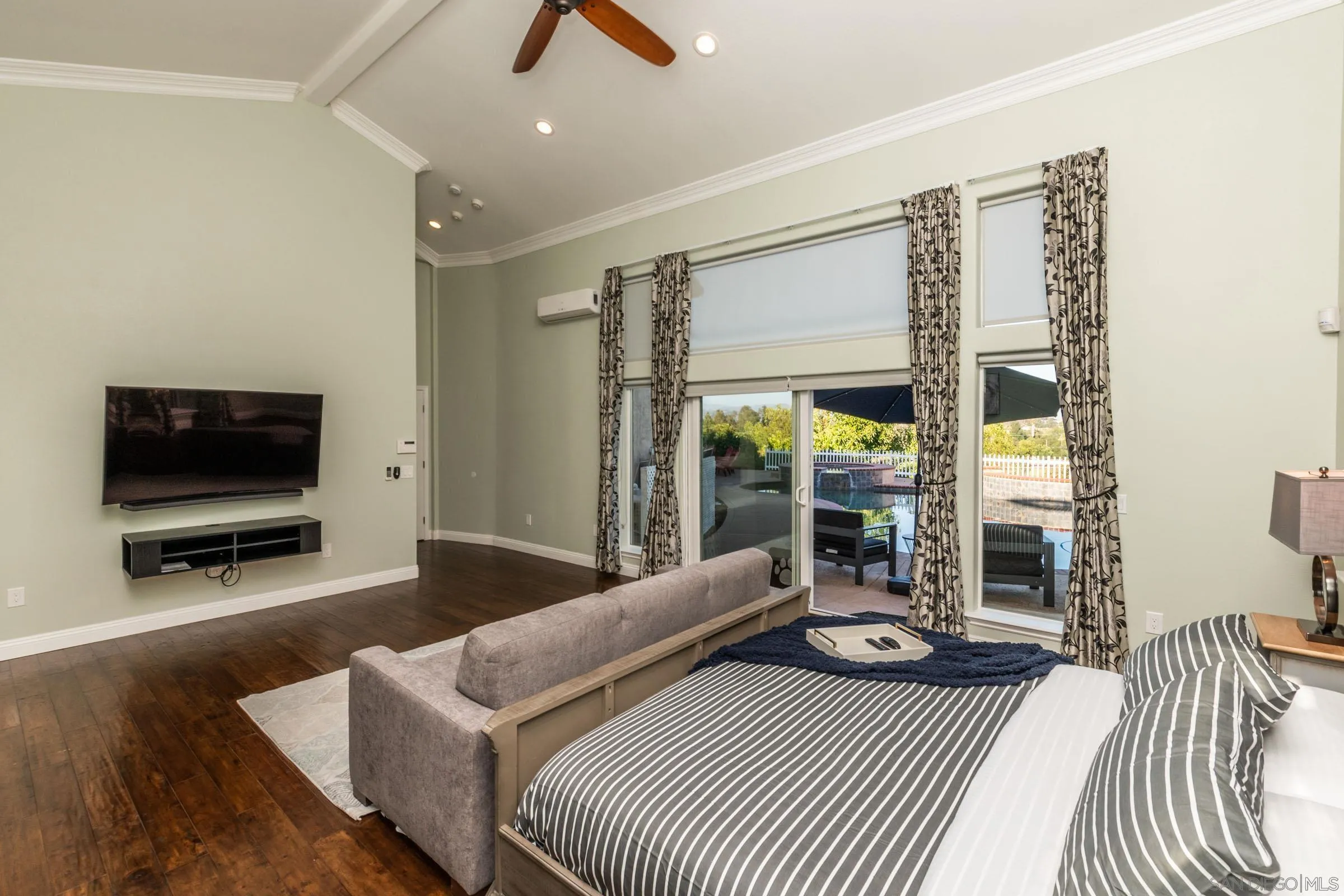 https://cdn.realtyfeed.com/cdn/127/260021336/984545a03f24143f58956b745a164bb6.webp