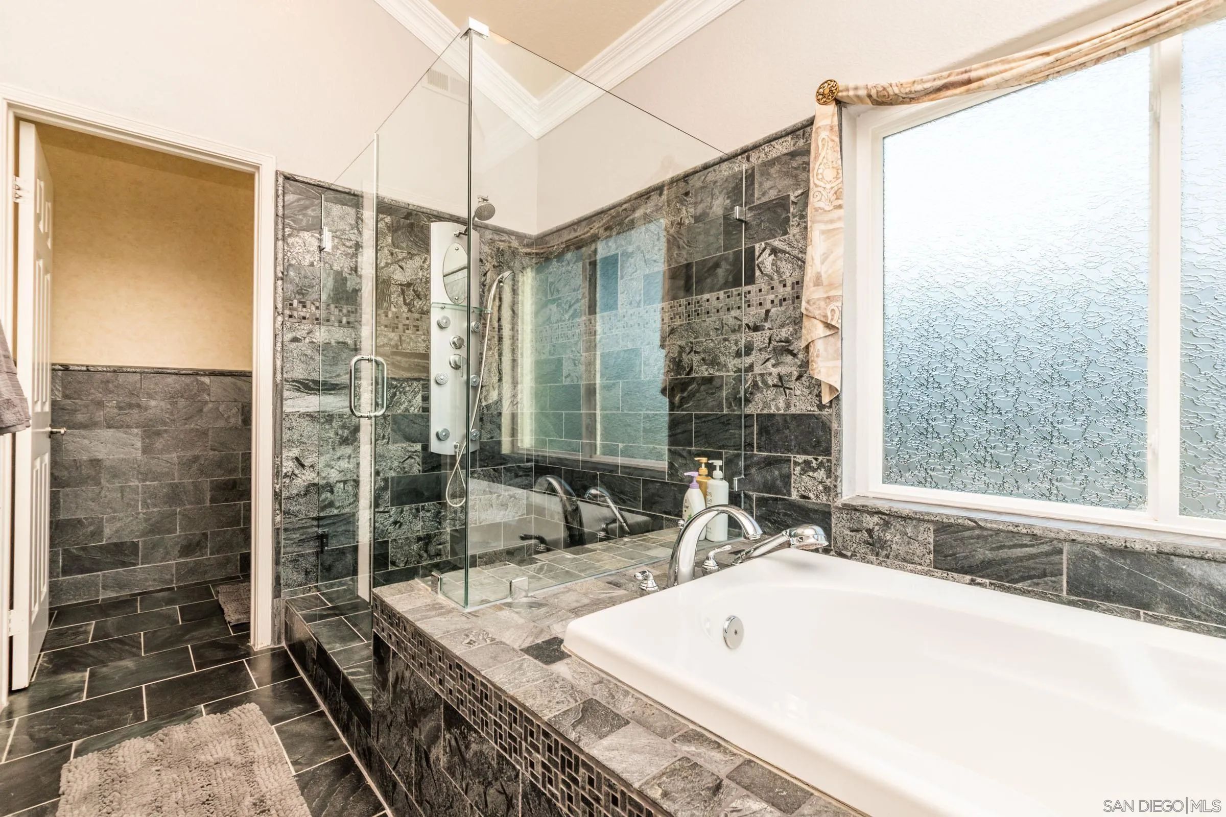 https://cdn.realtyfeed.com/cdn/127/260021336/a44ae4c81cc72f2637127ca42145fe68.webp