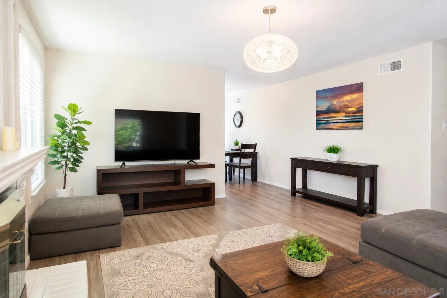 https://cdn.realtyfeed.com/cdn/127/260021341/1384aadb6ac0633481cab01a57dc0b61.webp