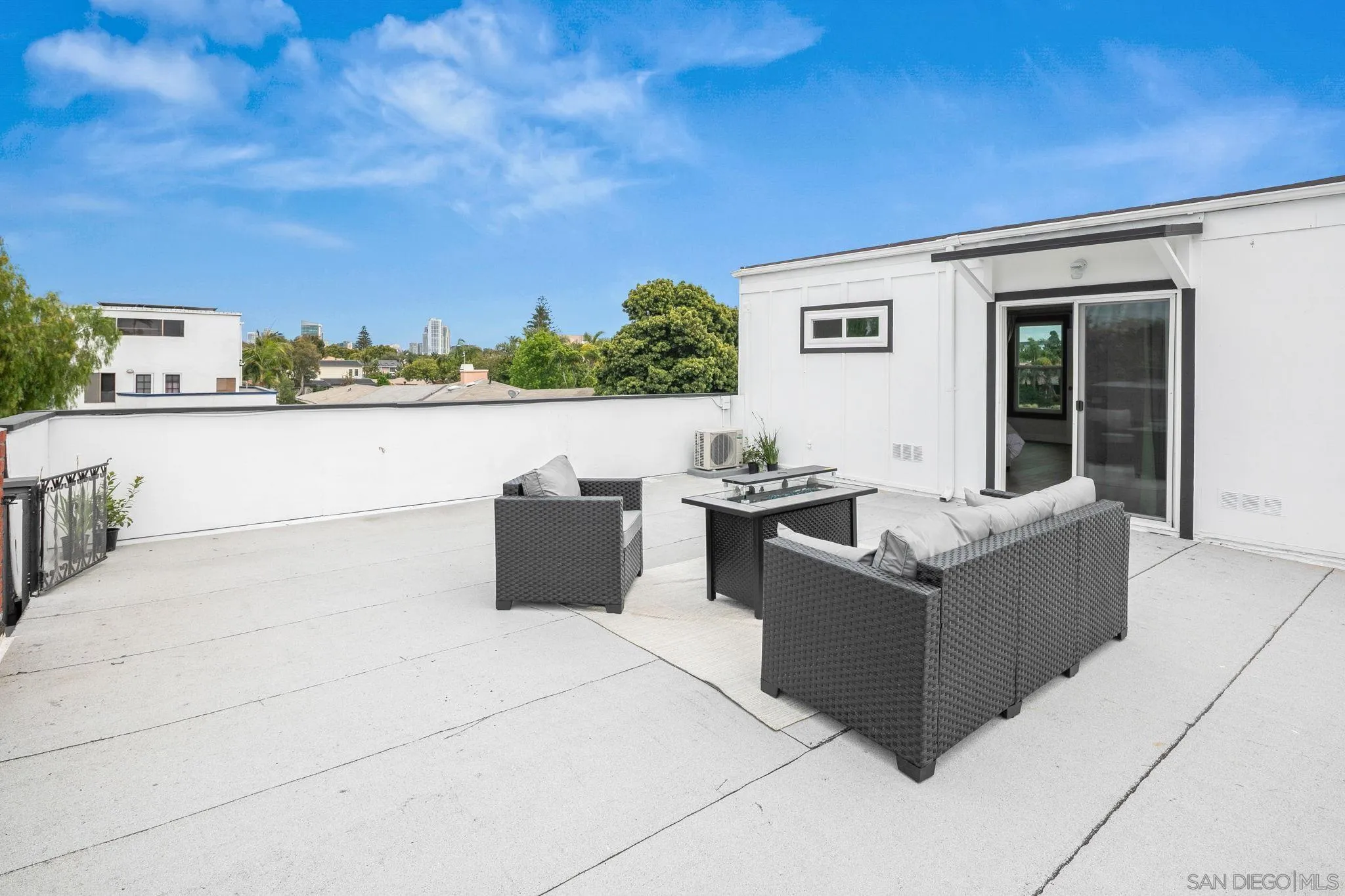 https://cdn.realtyfeed.com/cdn/127/260021347/282b27044b8a4e55c4ff9a2127146d8f.webp