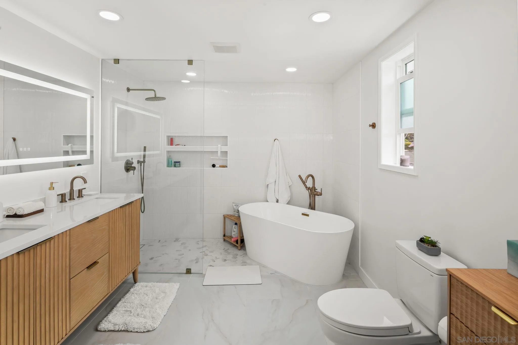 https://cdn.realtyfeed.com/cdn/127/260021347/29cf7ed6b4828ebbe95e64331b0305b5.webp