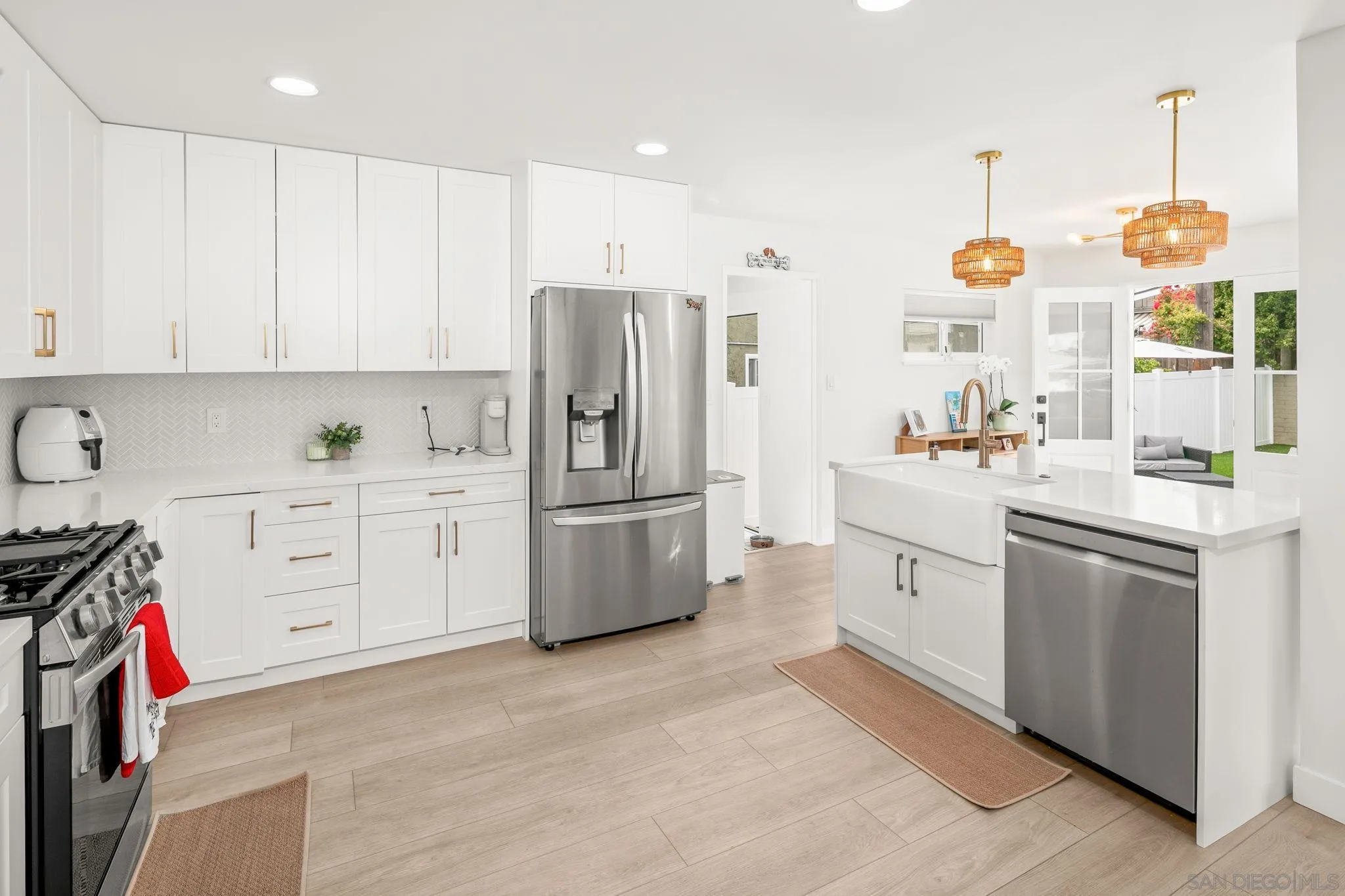 https://cdn.realtyfeed.com/cdn/127/260021347/4c8adc92651241436cc4ec0770b0115c.webp