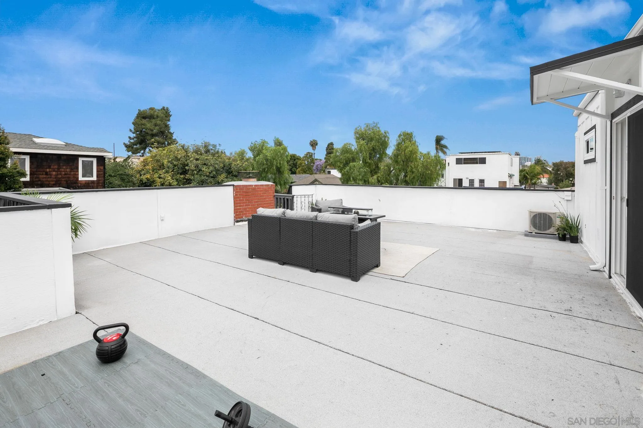 https://cdn.realtyfeed.com/cdn/127/260021347/a8a6f65885c5b1495bdcaca83a016600.webp