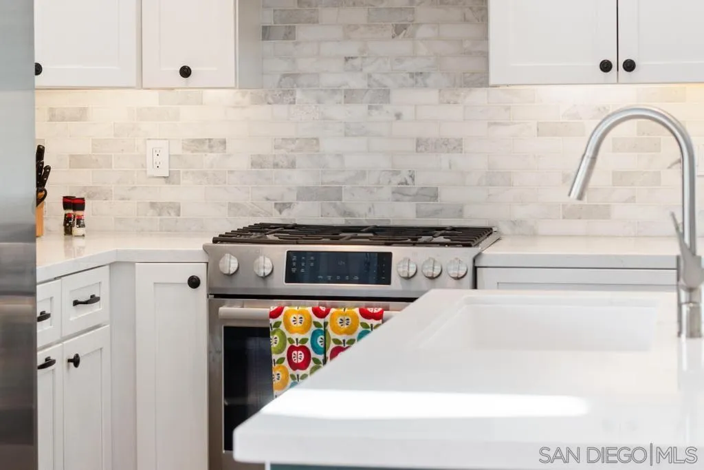 https://cdn.realtyfeed.com/cdn/127/260021356/ce817566ffb13080d78f06ed5118e806.webp