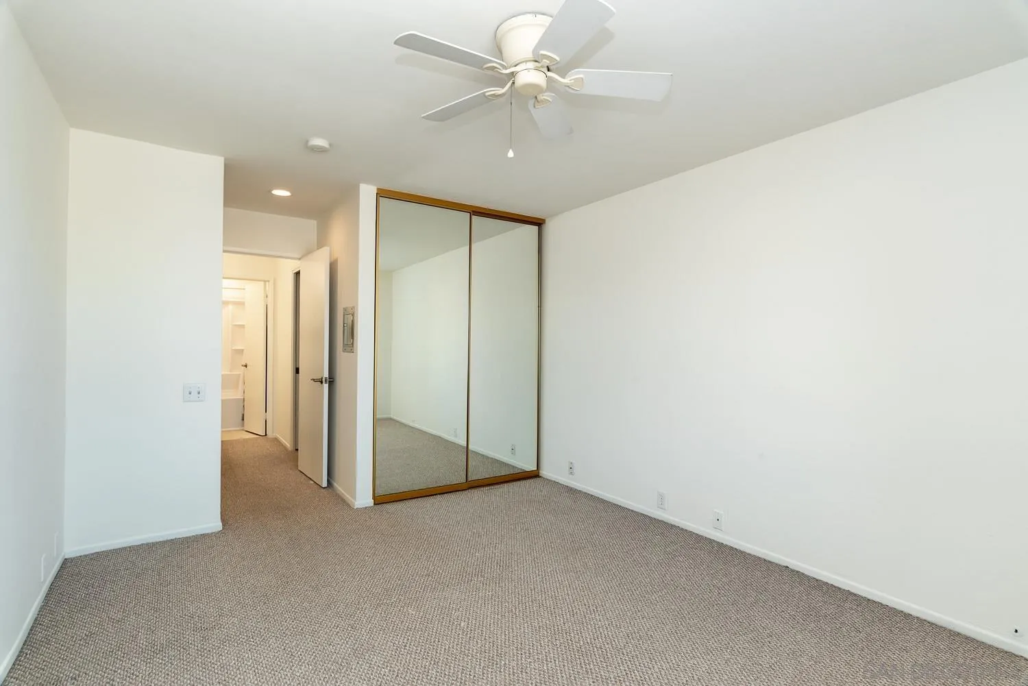 https://cdn.realtyfeed.com/cdn/127/260021366/1bf2da3013fe6f2aedff45541a9ff183.webp