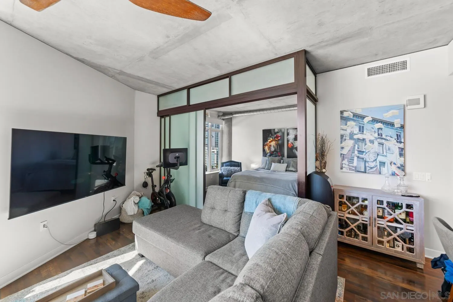 https://cdn.realtyfeed.com/cdn/127/260021370/79d04bdd7a3cc13908673fe50db15ea6.webp
