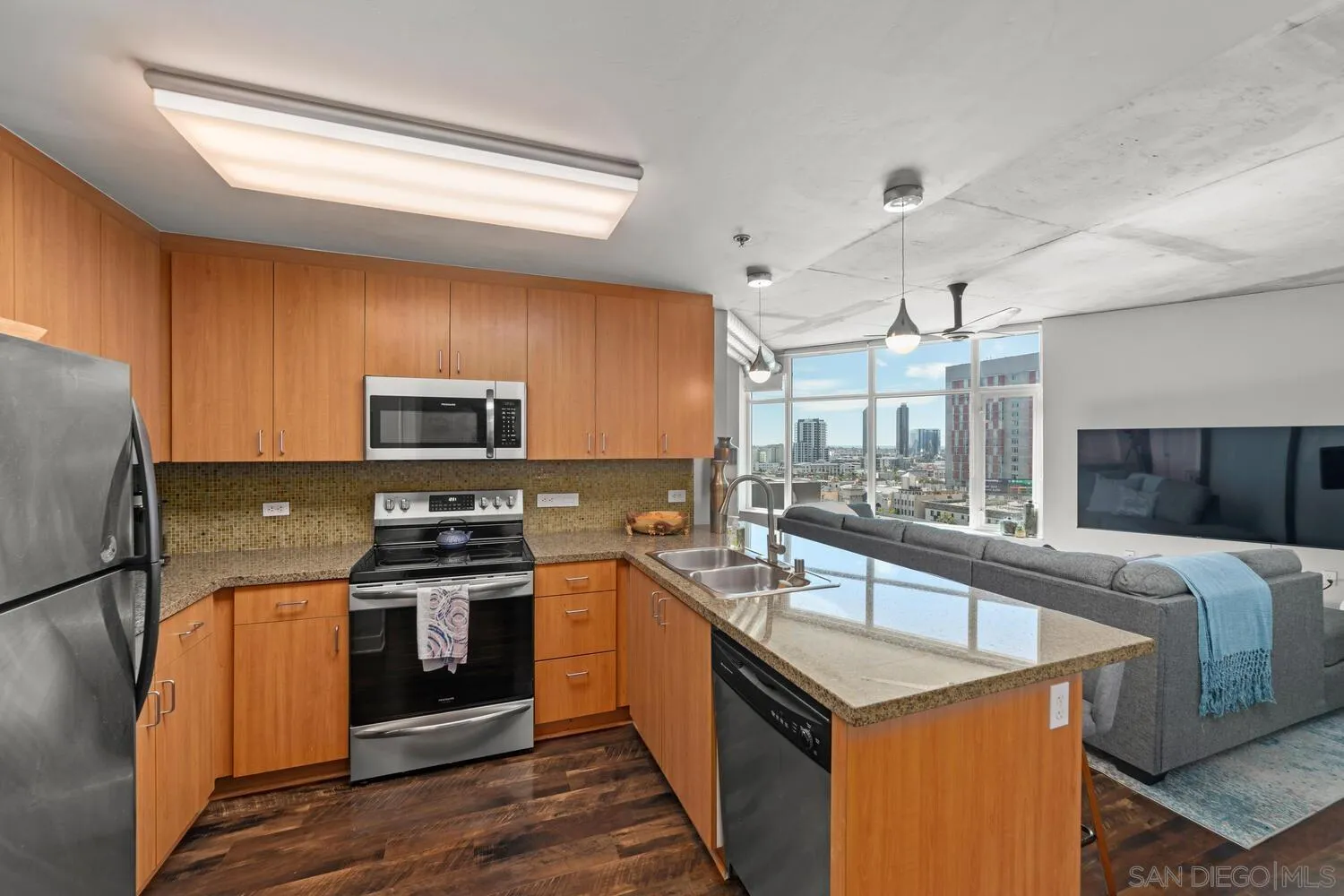 https://cdn.realtyfeed.com/cdn/127/260021370/8373ec27e44ddb8b0a9ab52e121f0442.webp
