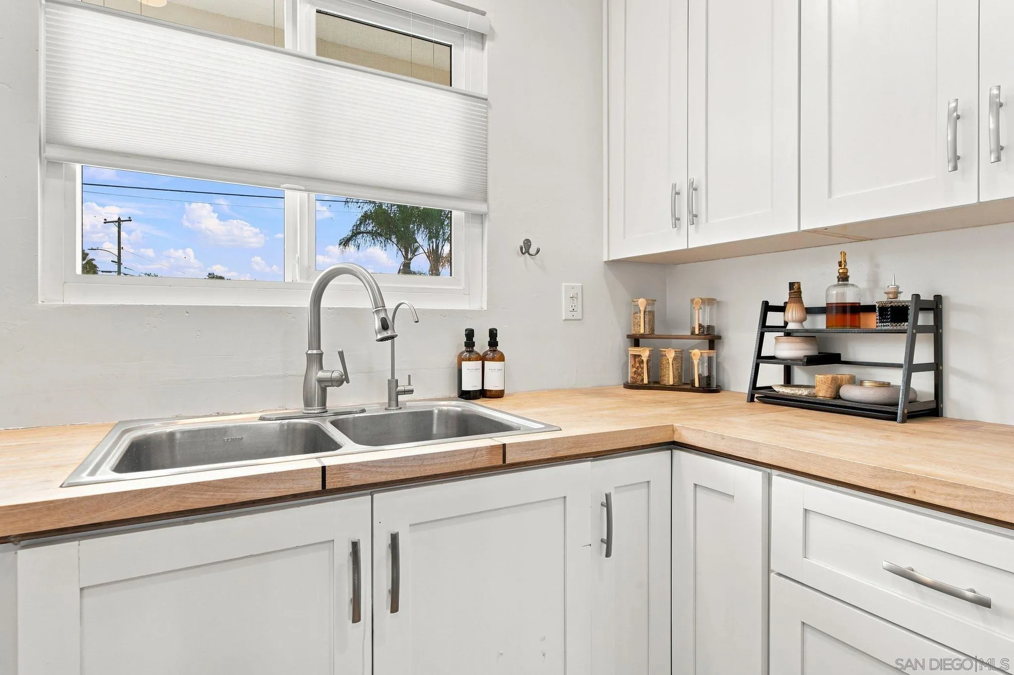 https://cdn.realtyfeed.com/cdn/127/260021373/622369ca02edb004e9e5d3d5f09ae7c5.webp