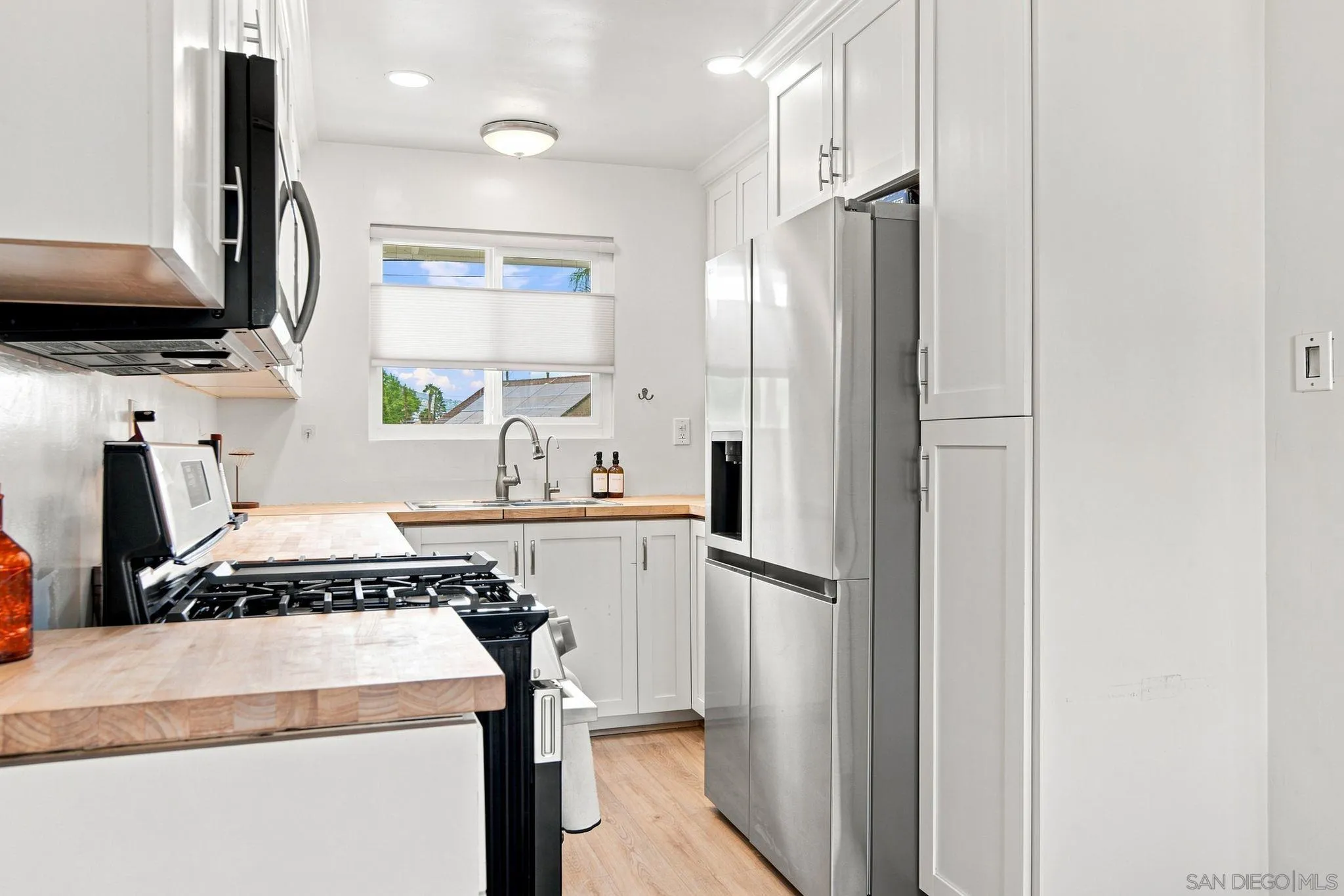 https://cdn.realtyfeed.com/cdn/127/260021373/8e0ccc05b6eee1ec3616f22387fc2d19.webp