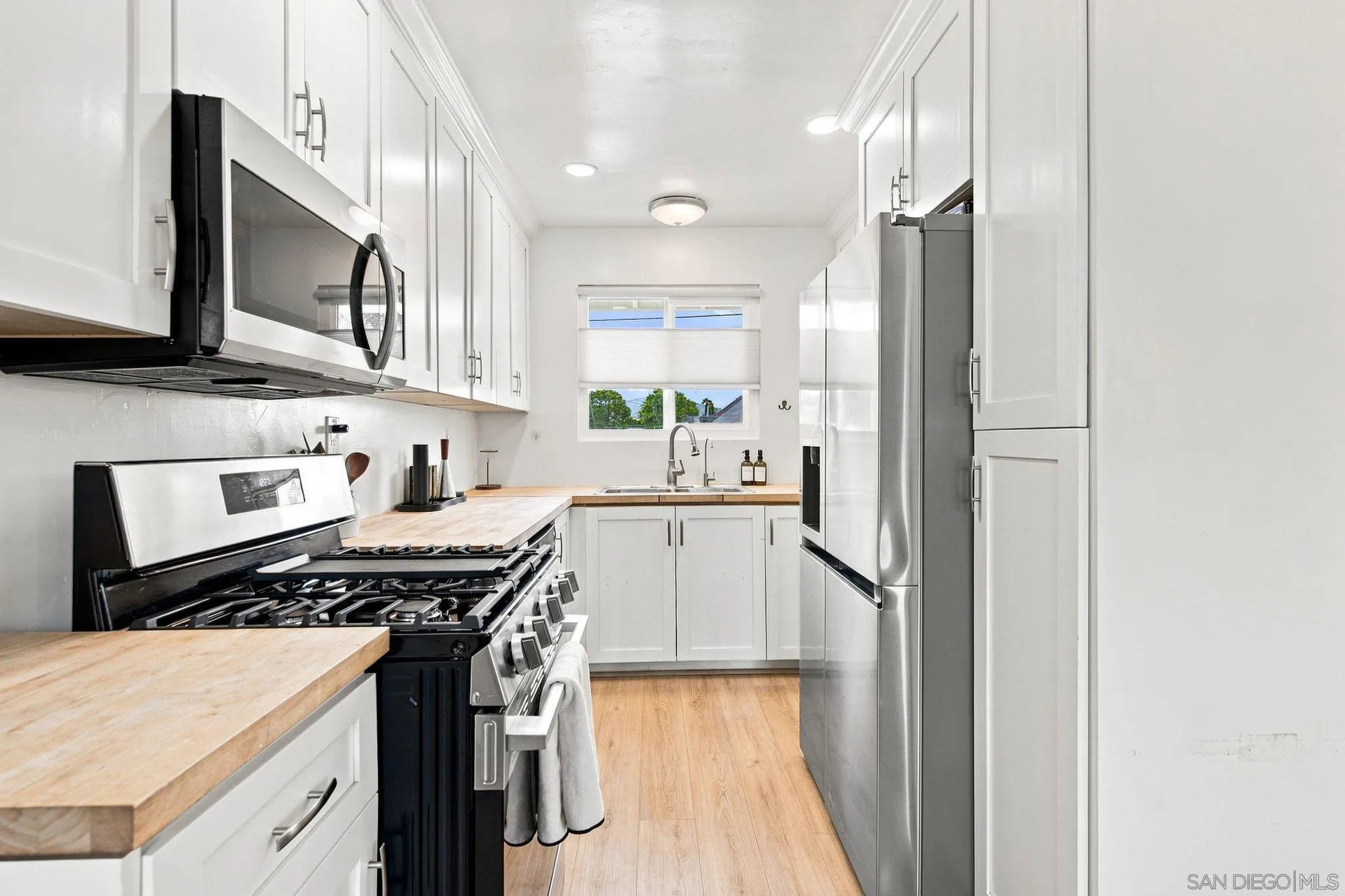 https://cdn.realtyfeed.com/cdn/127/260021373/c184468649c5e6f2d4117527fd6eb4a2.webp
