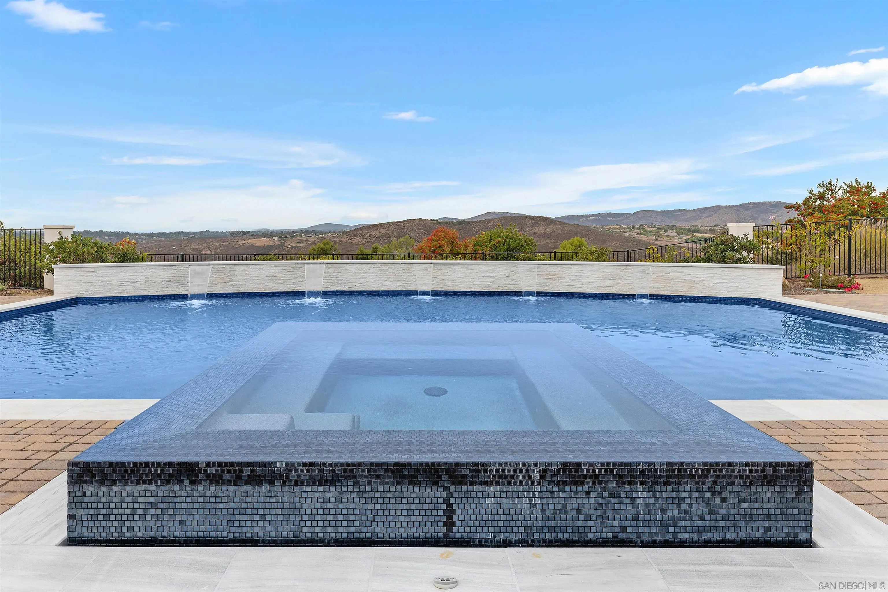 https://cdn.realtyfeed.com/cdn/127/260021375/16901ddf8eb4324be9018ac27dd62e5c.webp