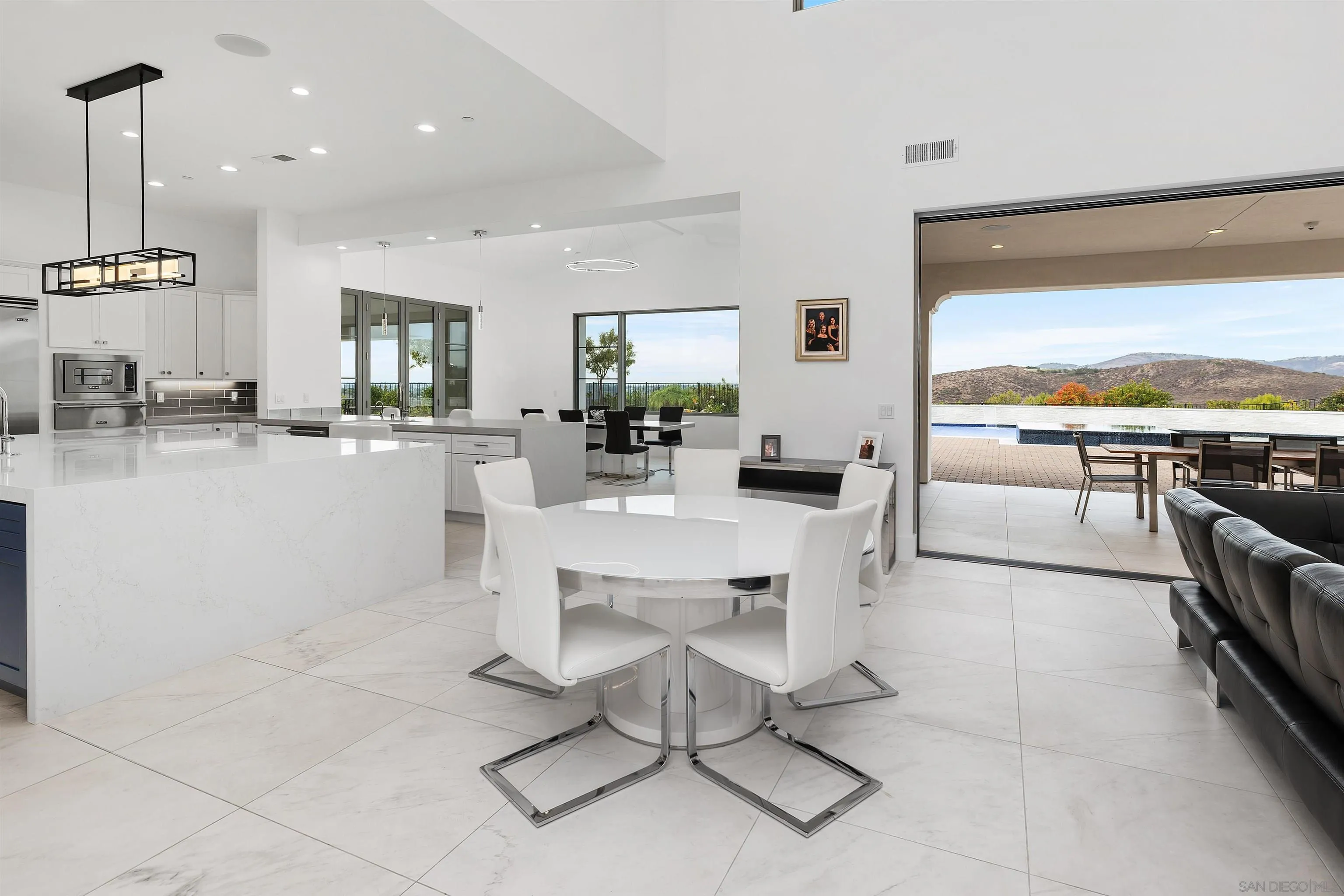 https://cdn.realtyfeed.com/cdn/127/260021375/dfdc848a0f2d9fa2ab0d942a67e7dab6.webp