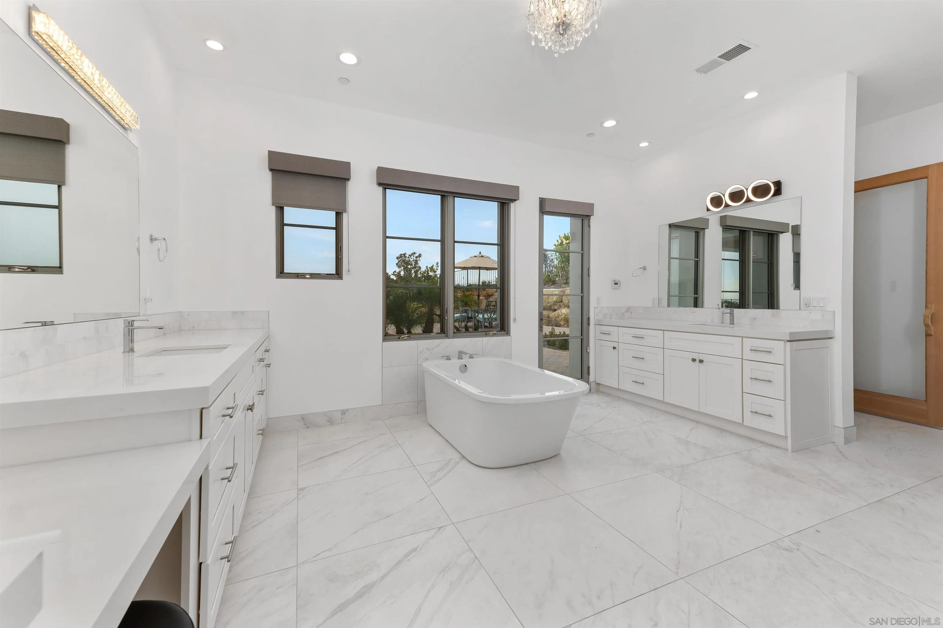 https://cdn.realtyfeed.com/cdn/127/260021375/eaff7d51ef0c9623c581ac9f43666e6e.webp