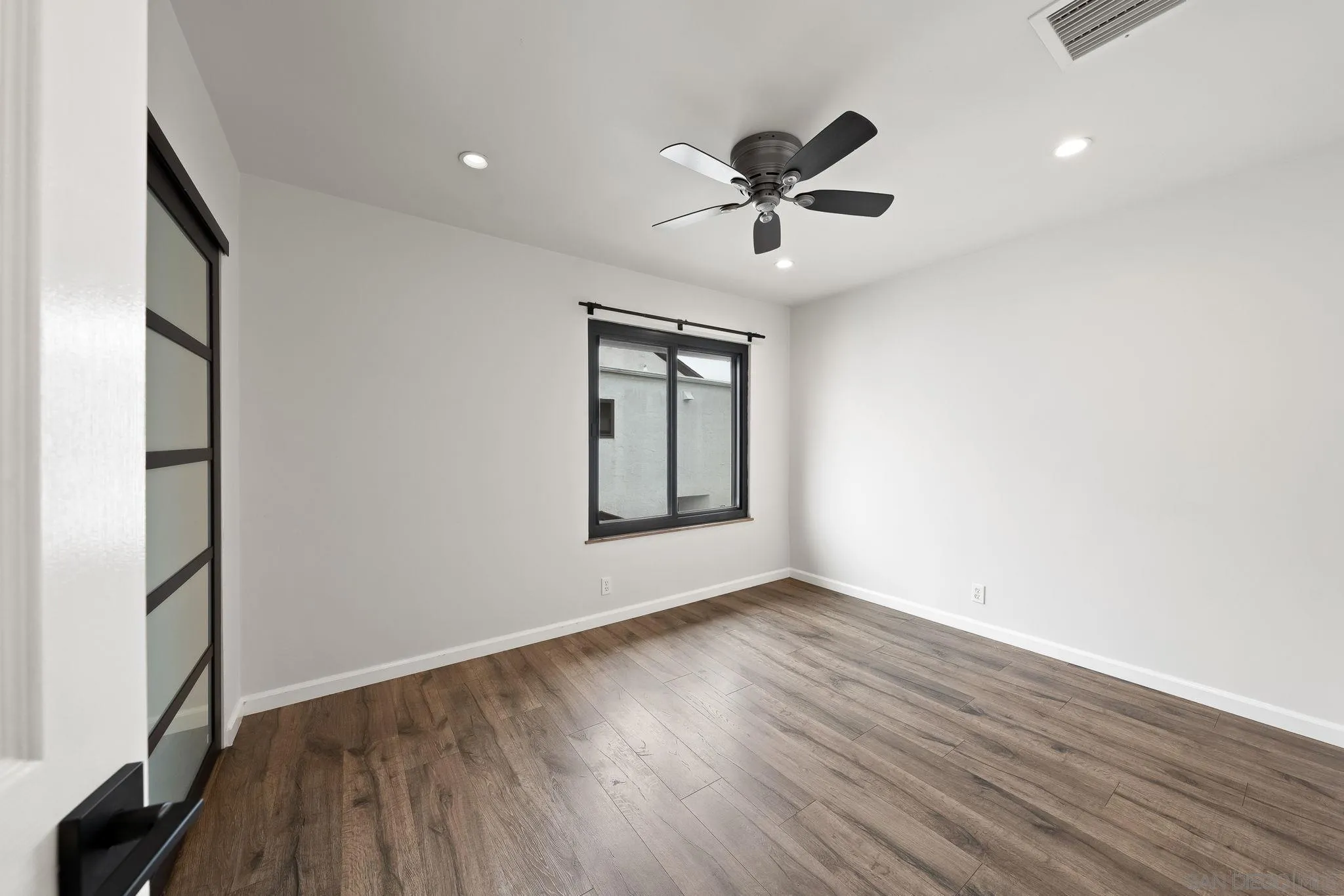 https://cdn.realtyfeed.com/cdn/127/260021376/5ae7b6b273567a11b2294afdd3e3ffff.webp