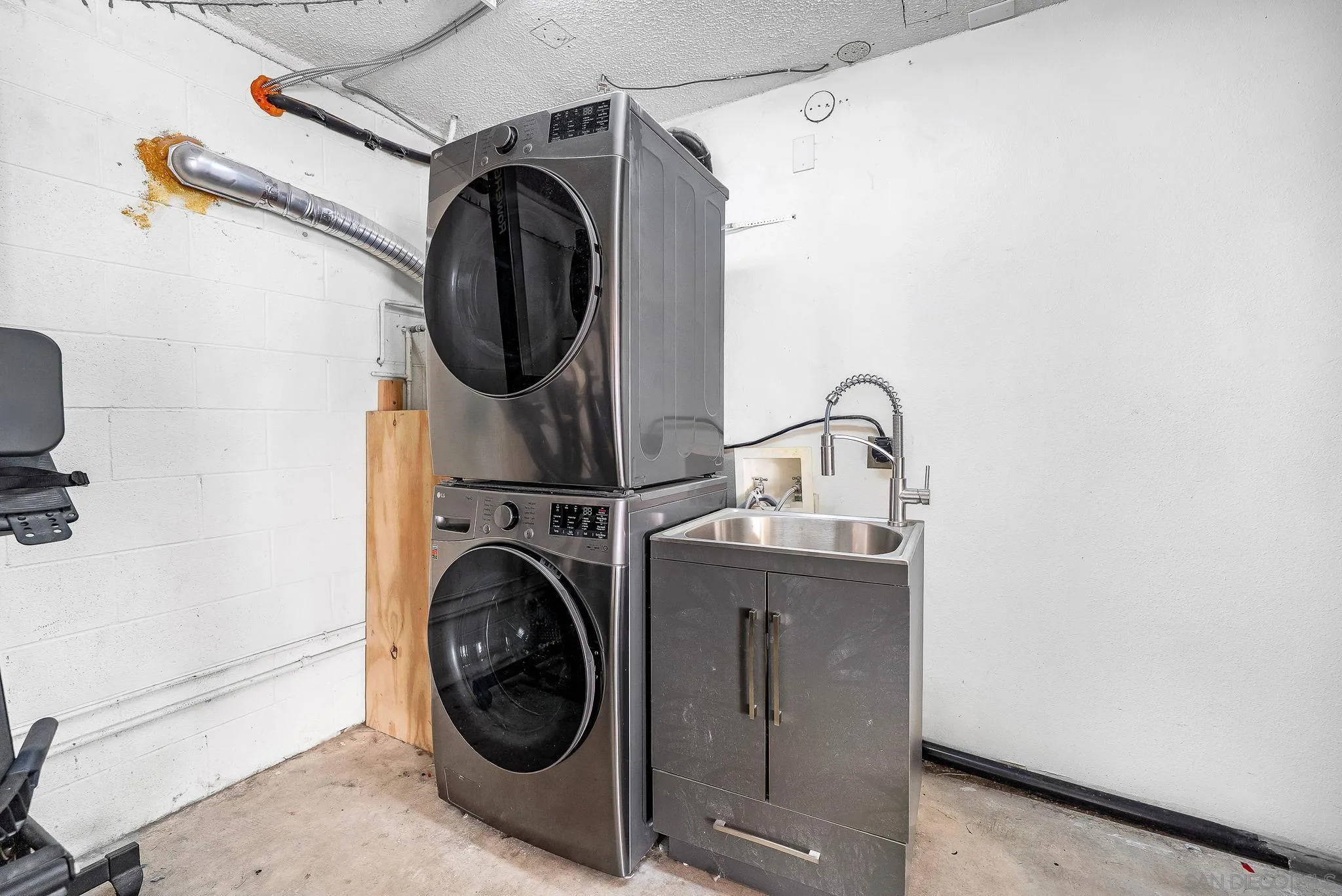 https://cdn.realtyfeed.com/cdn/127/260021376/634984738c3fb60047527ee2ecbfc097.webp