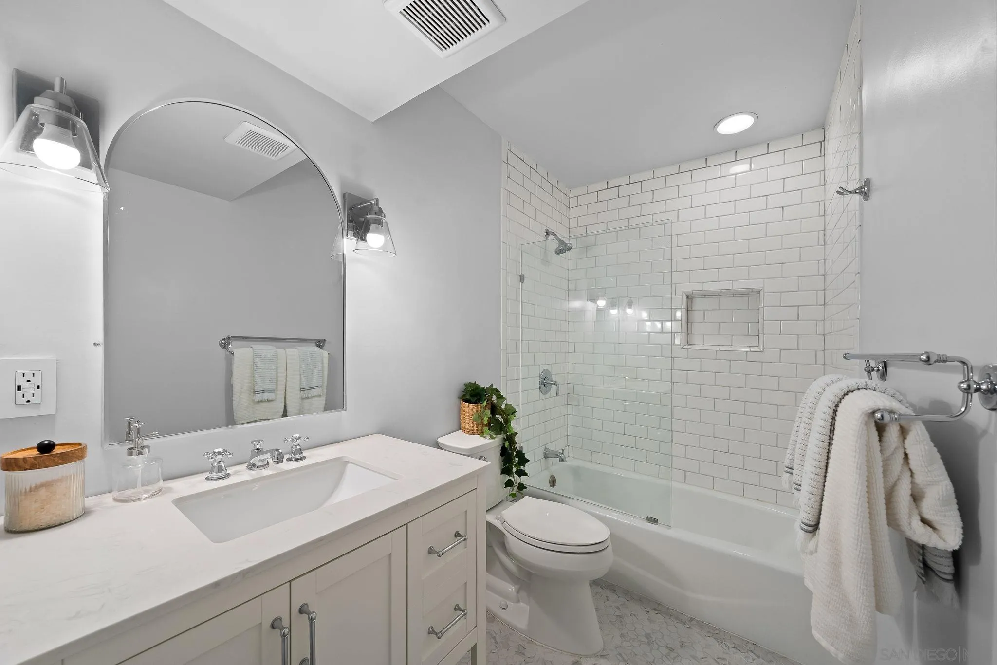 https://cdn.realtyfeed.com/cdn/127/260021376/deddac01fabb7889e32cf04b4ea06ee4.webp
