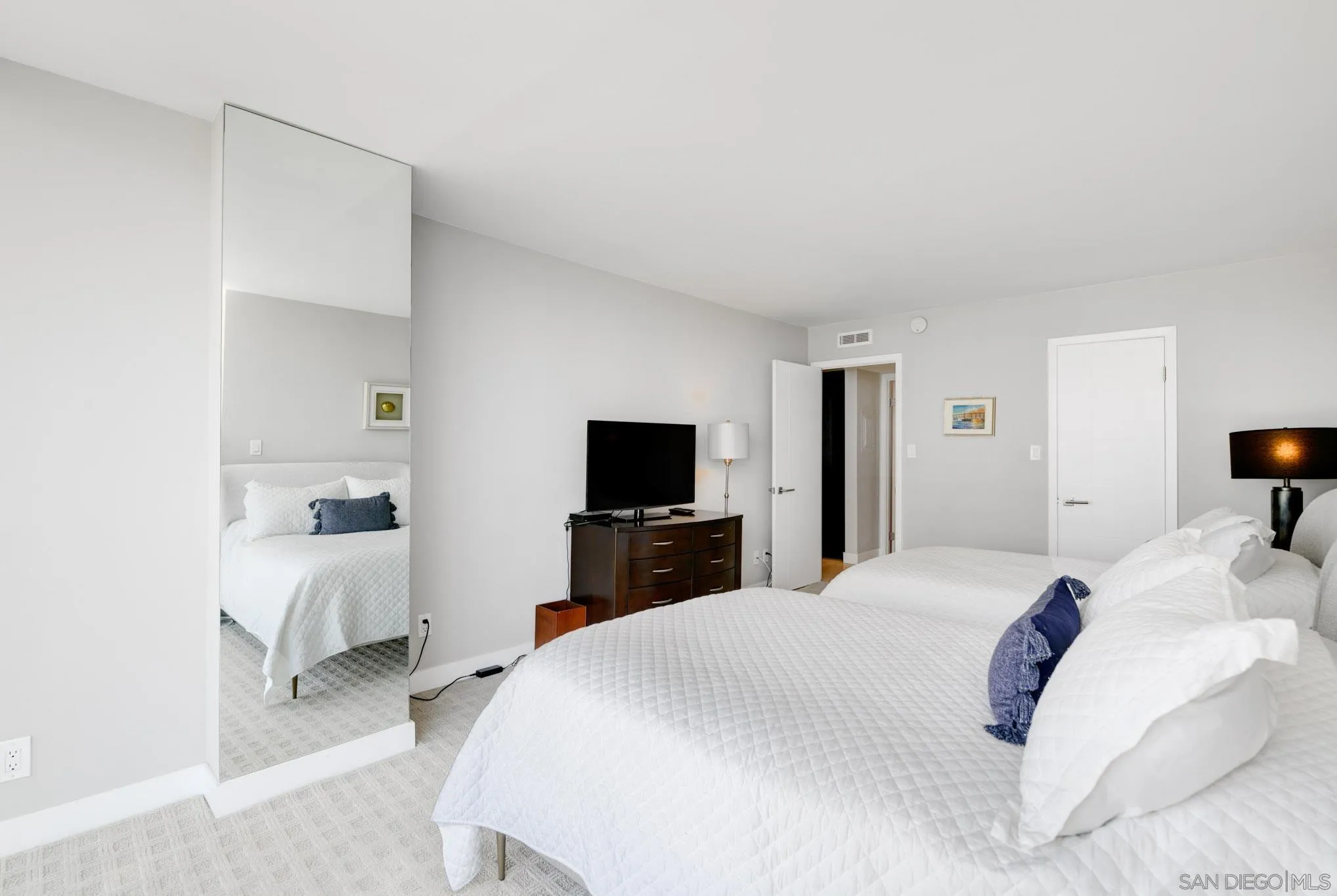 https://cdn.realtyfeed.com/cdn/127/260021377/1ac2a261b4b6bd5c3913a565f308bf37.webp