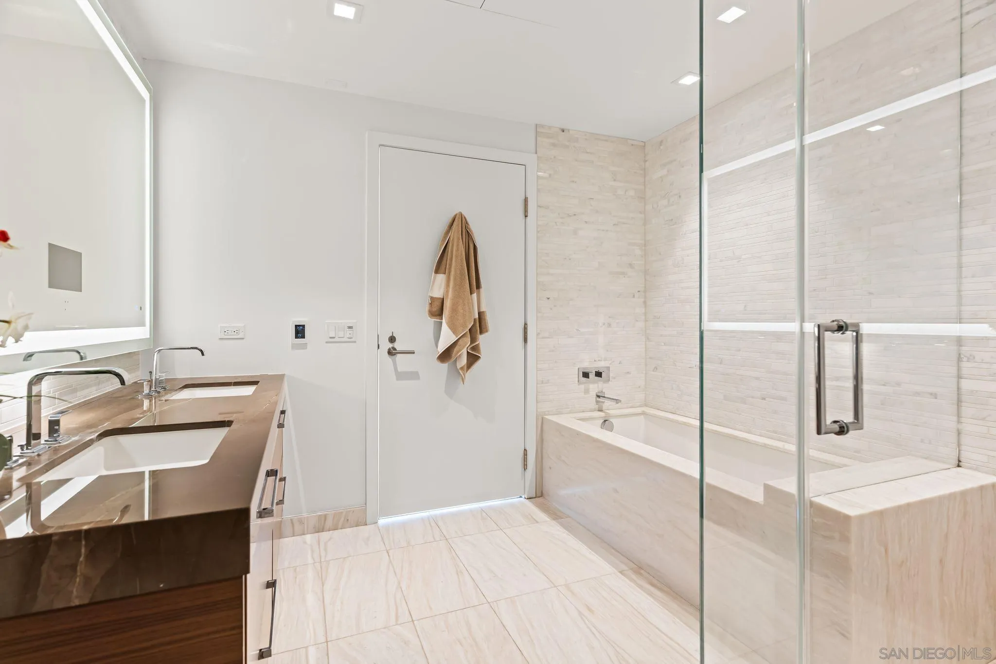 https://cdn.realtyfeed.com/cdn/127/260021380/24764997d690416f71f0873b0dc6a4b3.webp
