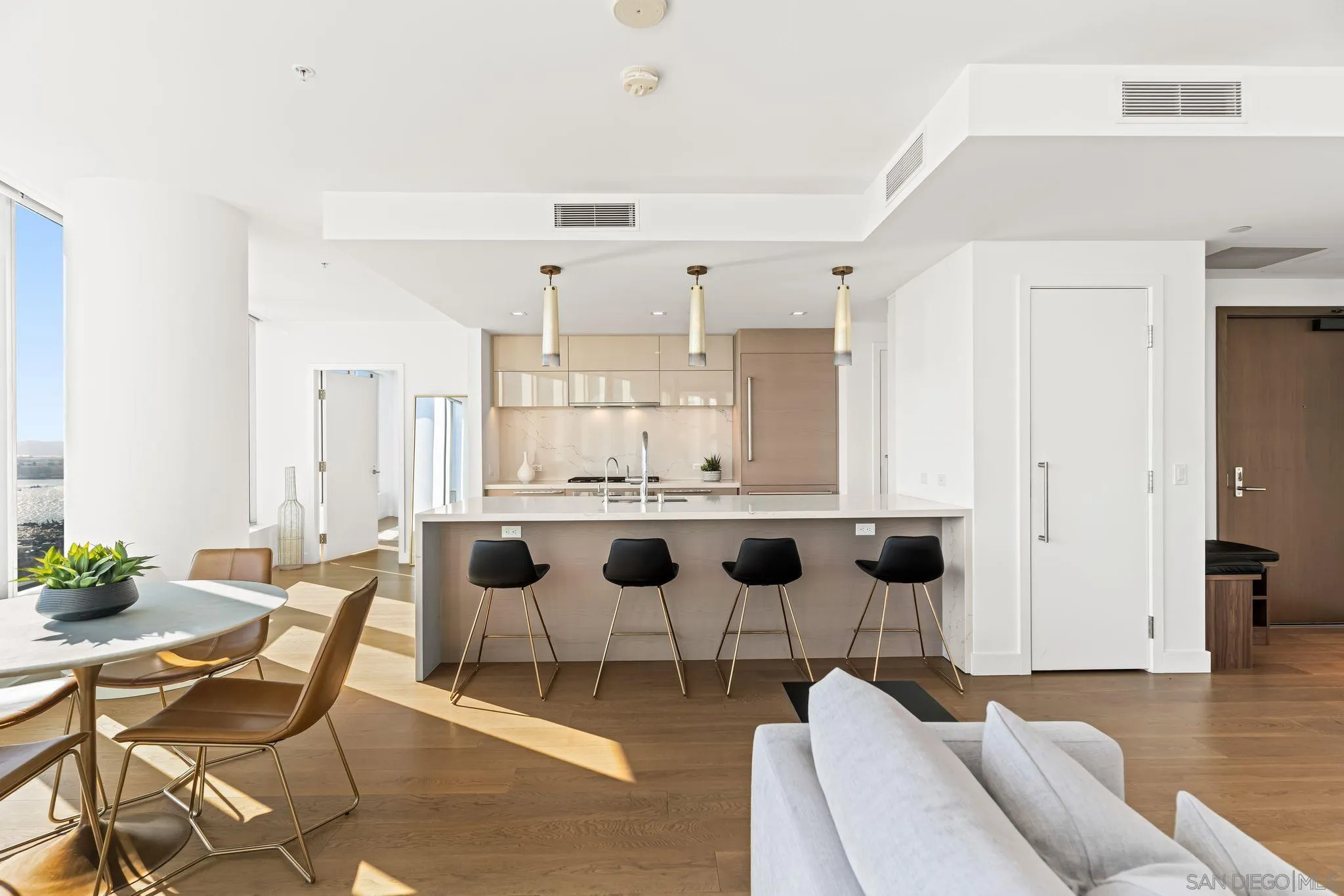 https://cdn.realtyfeed.com/cdn/127/260021380/892ed972b132e64f67690382af16811f.webp
